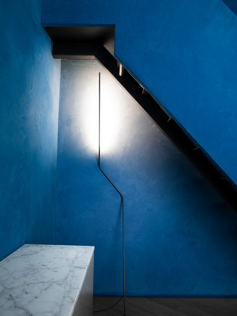 Neo Floor Lamp - Black