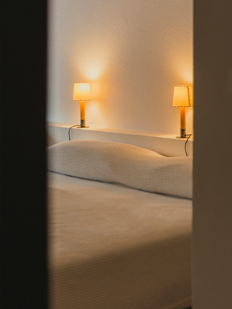 Básica Mínima - Table Lamp