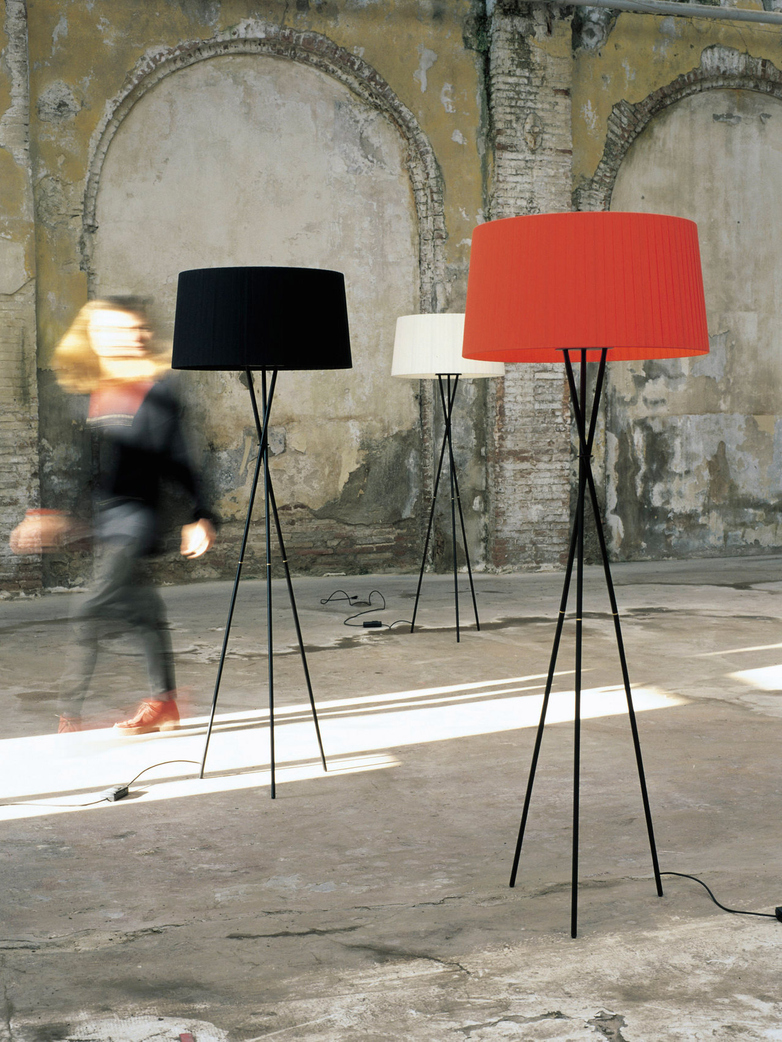 Trípode G5 Floor Lamp