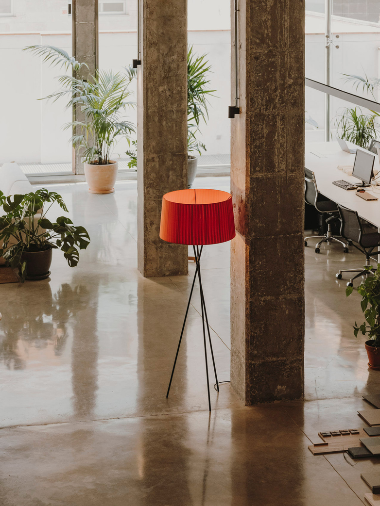Trípode G5 Floor Lamp