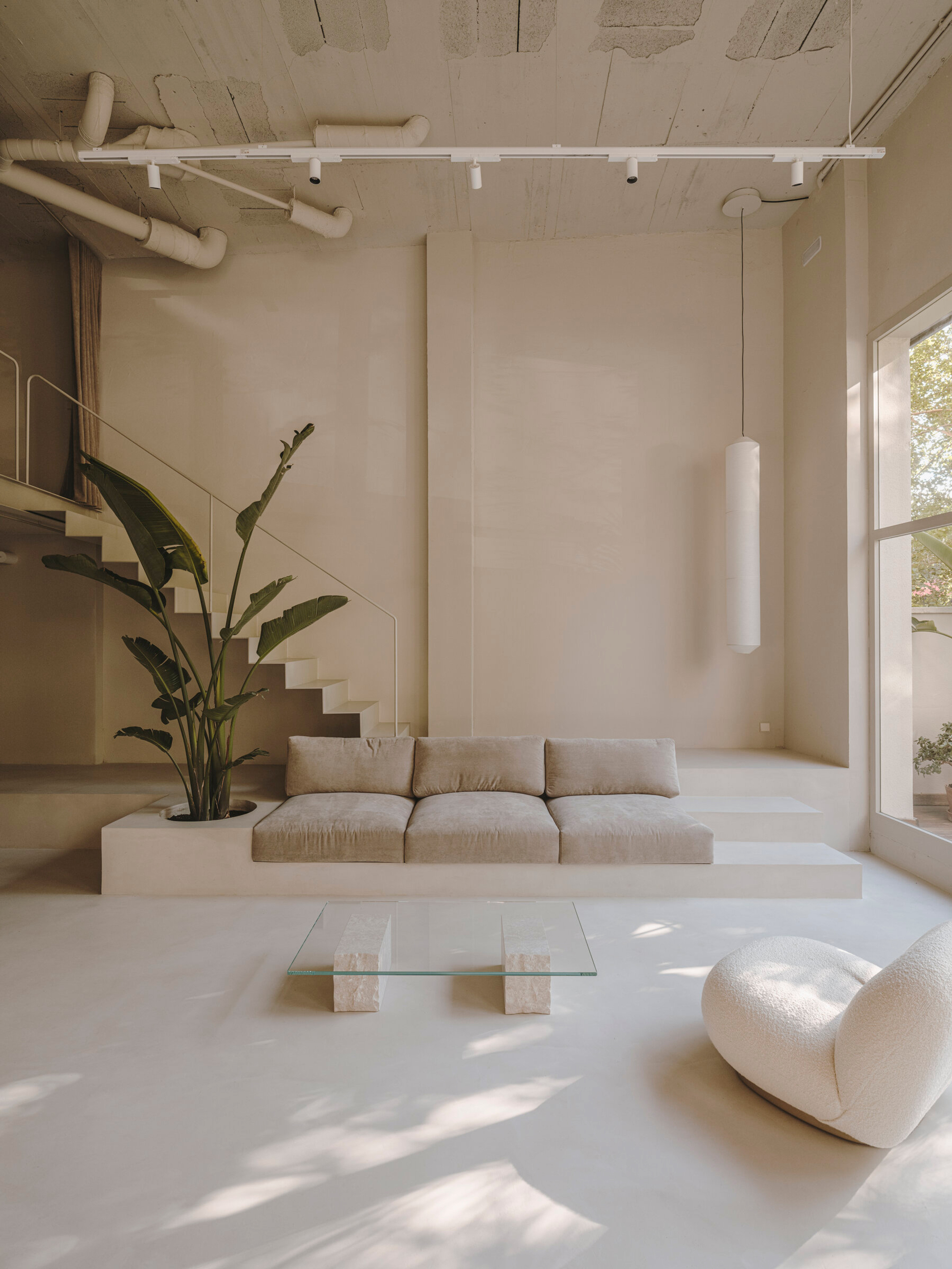 38017 Ca36027225 Sixnfive Showroom Salva Lopez Tekio Dsf1437 X2400 Portrait