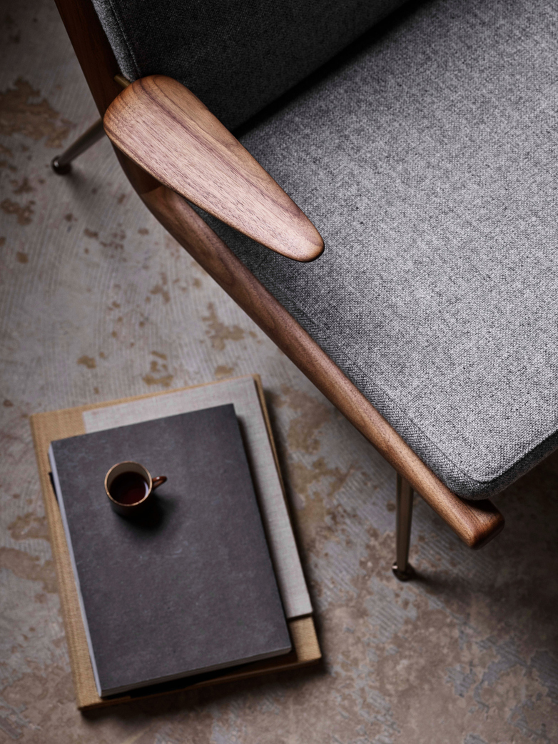 Boomerang HM2 Lounge Chair - Walnut - Hallingdal 130