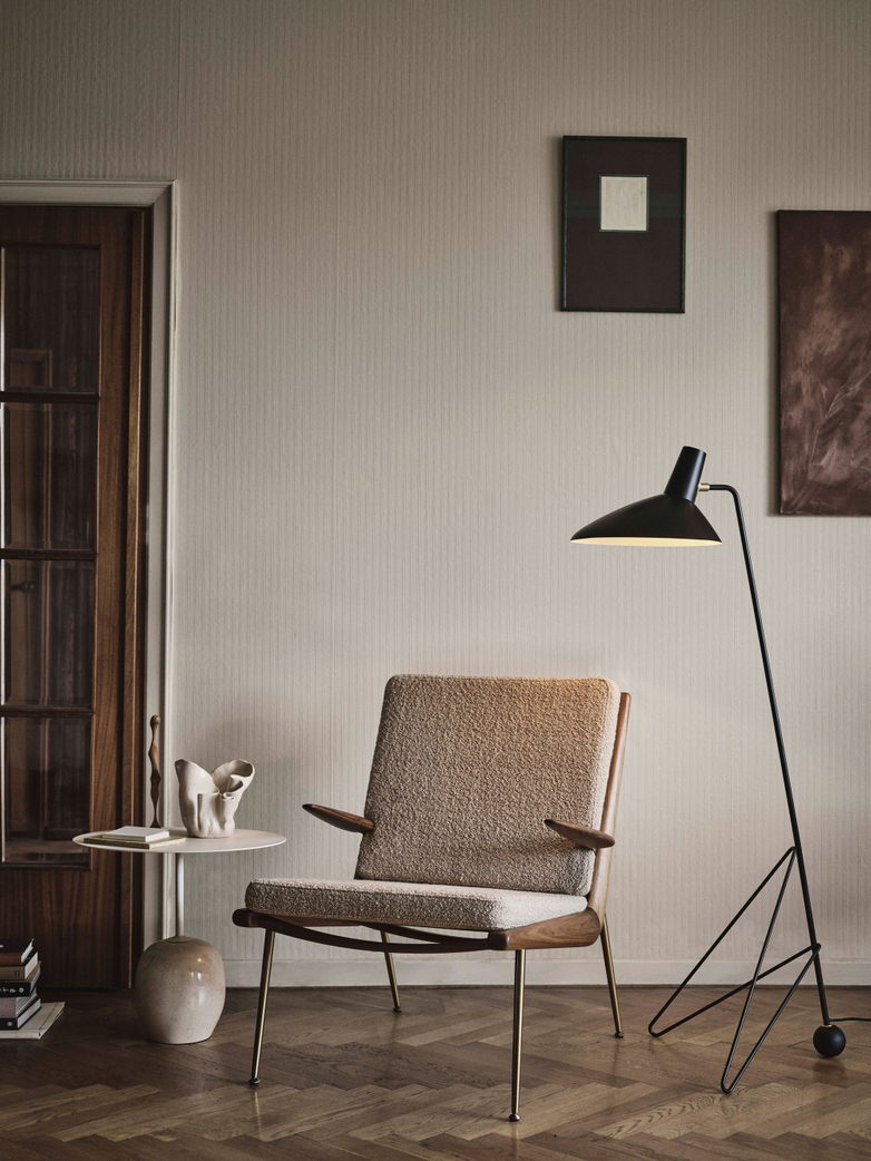 Boomerang HM2 Lounge Chair - Walnut - Karakorum 003