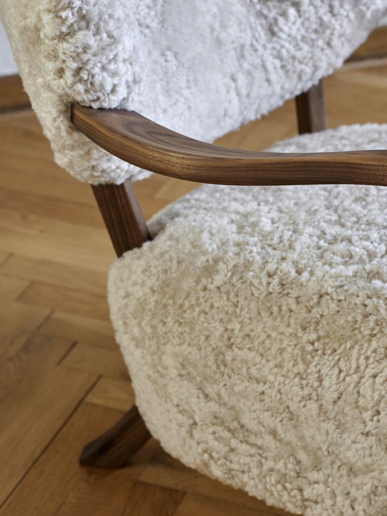 Wulff Lounge Chair - Sheepskin Moonlight 17mm - Walnut