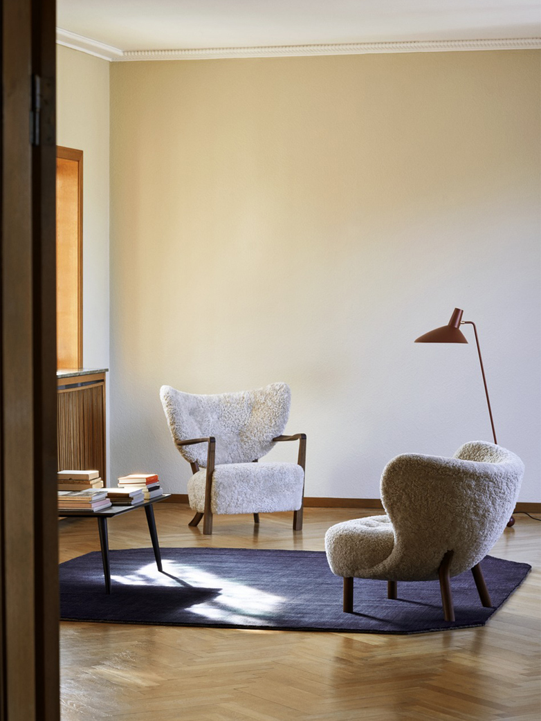 Wulff Lounge Chair - Sheepskin Moonlight 17mm - Walnut