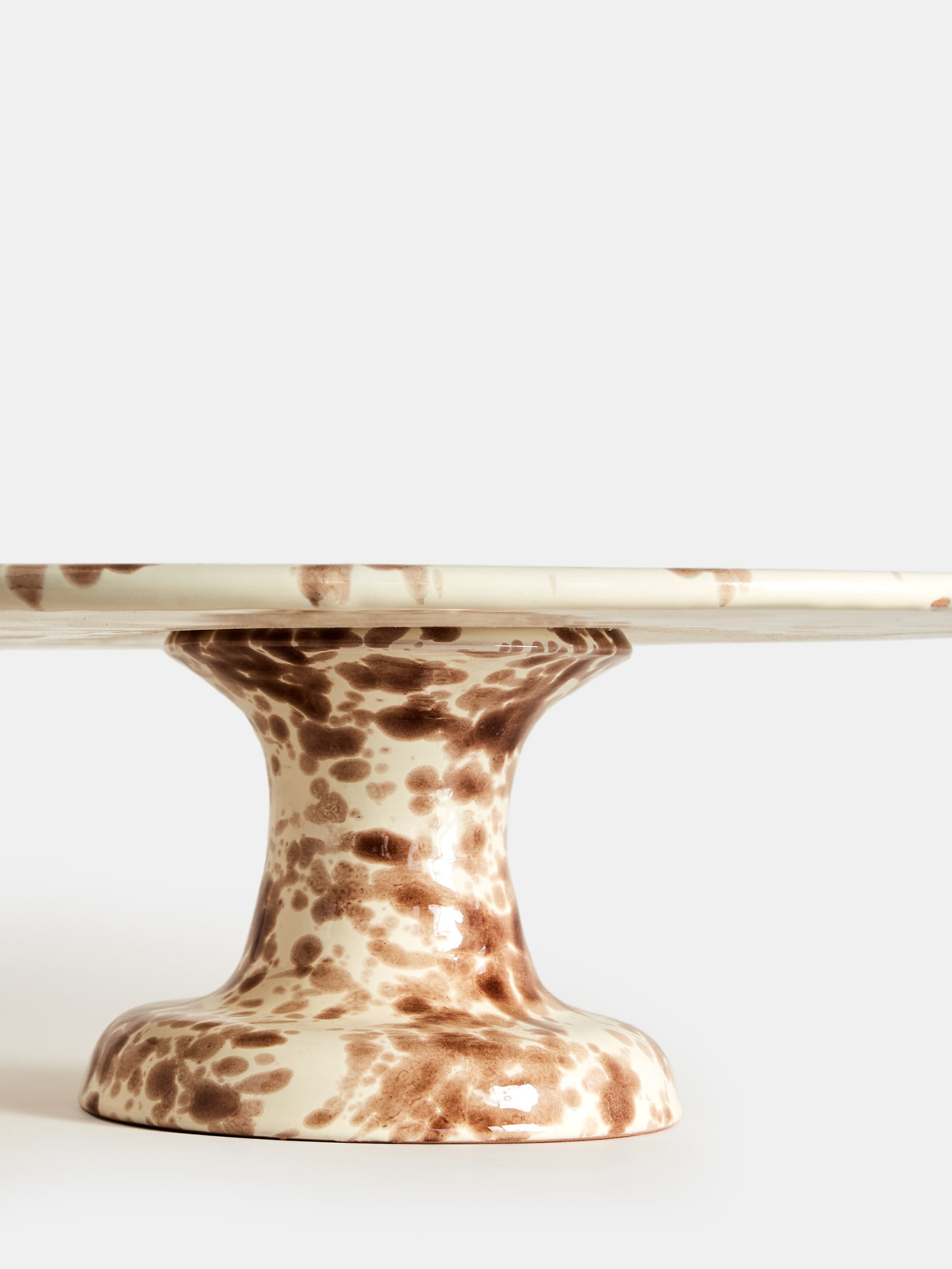 39536 99120337d8 Spruzzi Vivente Cake Stand Brown On Creme 1 Portrait
