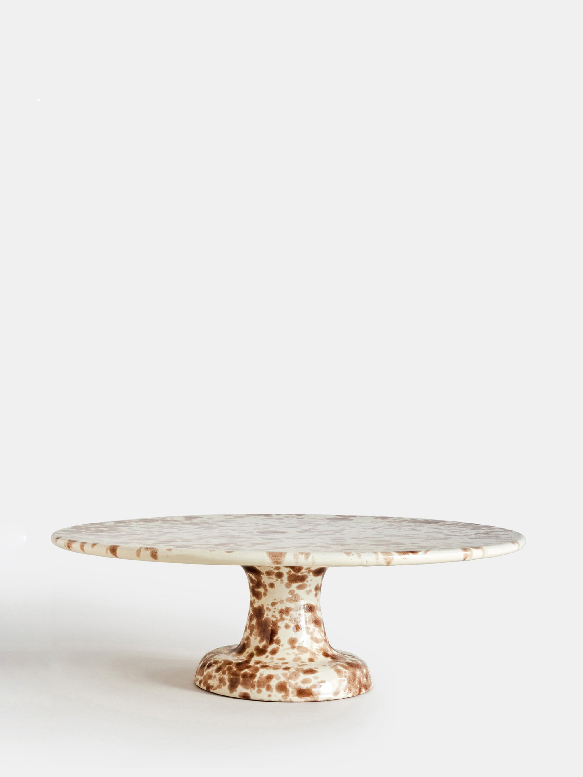 39536 Cdd1c15f42 E Spruzzi Vivente Cake Stand Brown On Creme Zoom Zoom Shift113634 Portrait