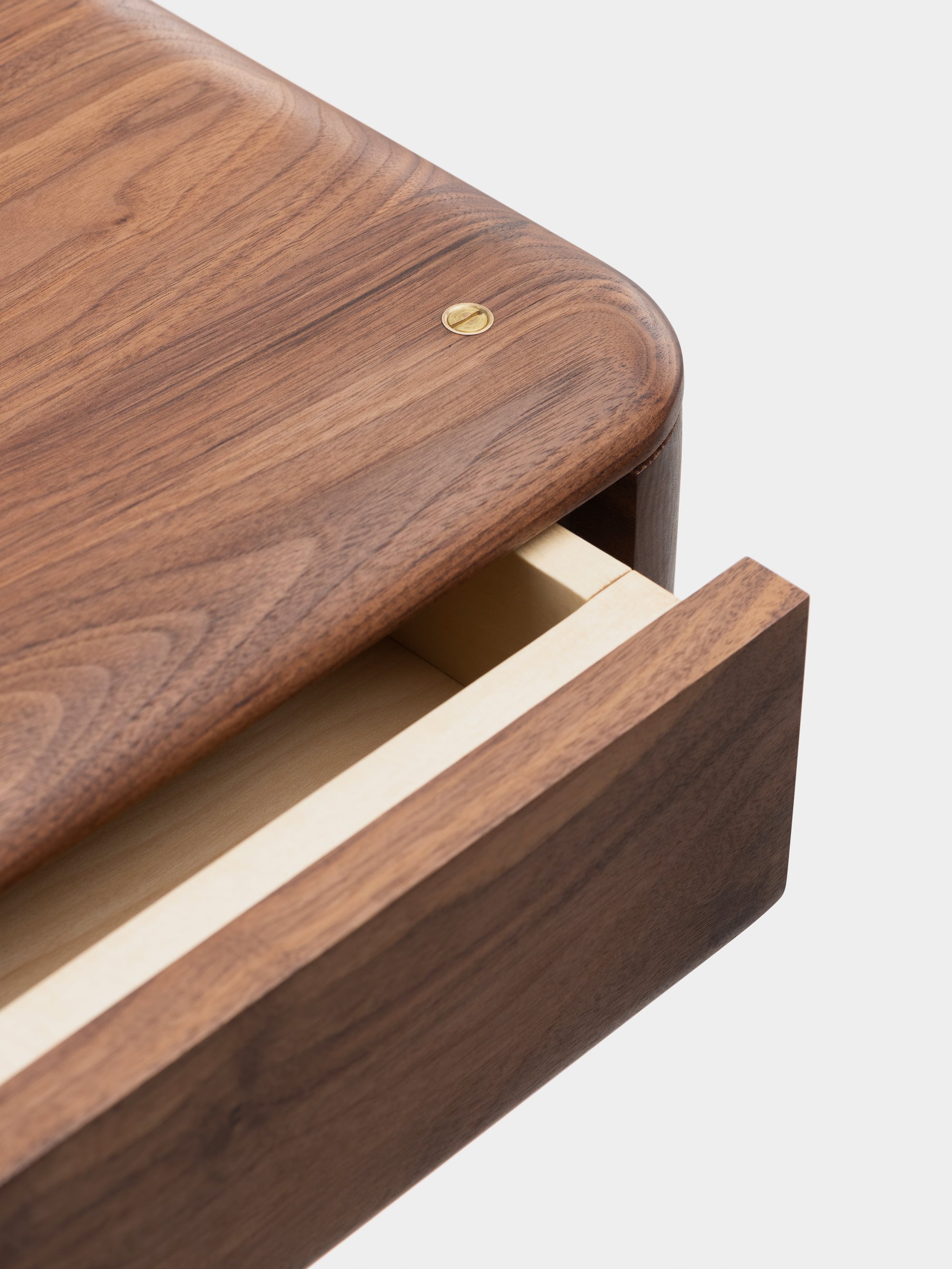 39647 D59be44805 Oiled Walnut Detail4 Whitebkgrnd68494 Portrait