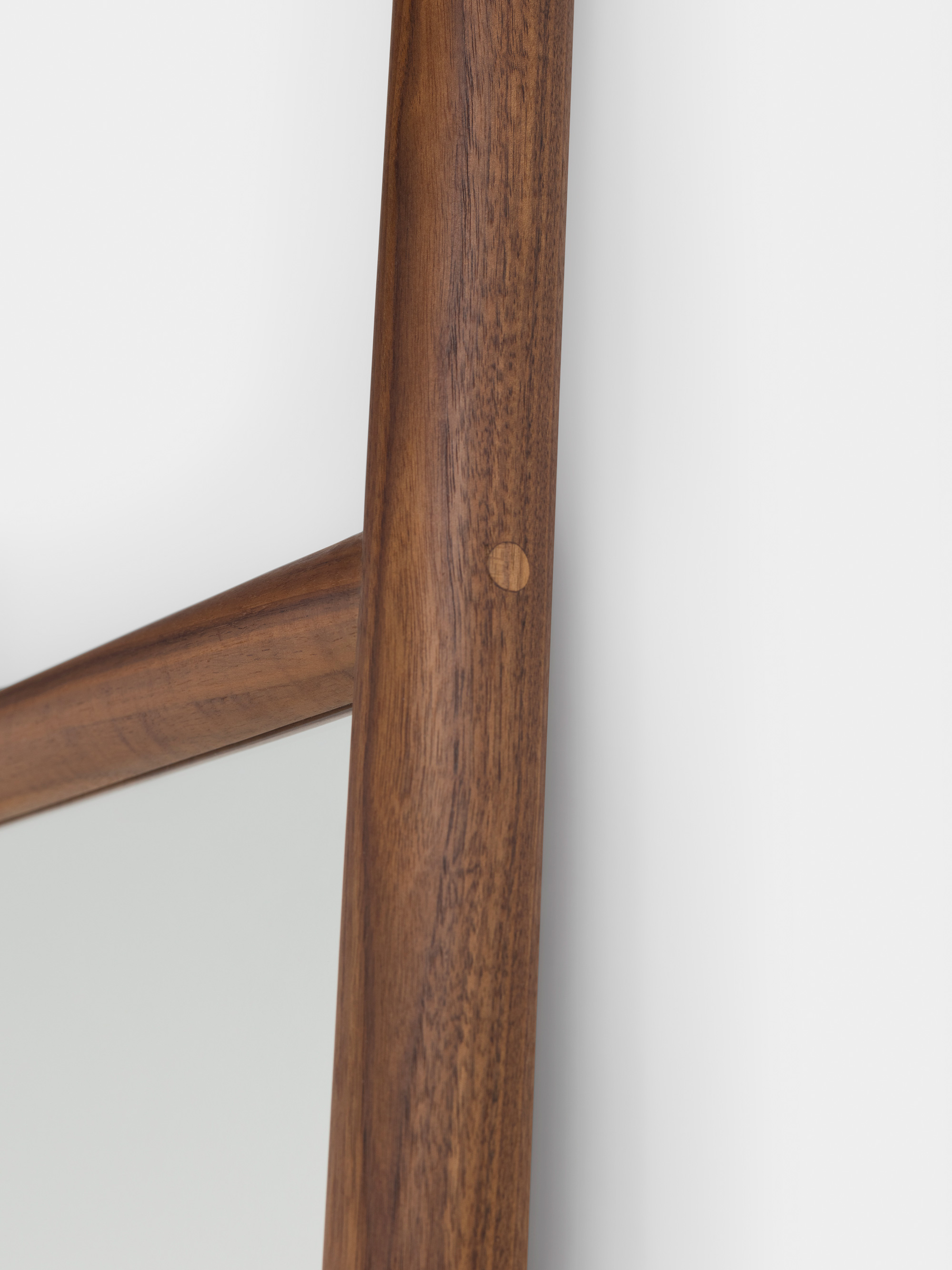 40216 6d11e0b559 757s Extend Small Mirror By Neriandhu In Danish Oiled Walnut Detail1 Whitebkgrnd Portrait
