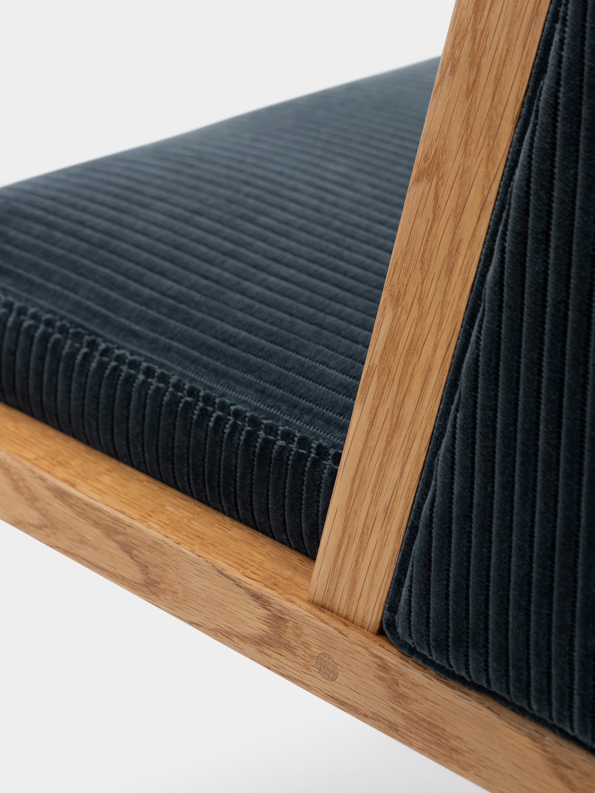 40359 Ccd69f9f88 271 Throne Dining Chair With Upholstery By Autoban For De La Espada In Danish Oiled Oak And Phlox 883 Detail3 Whitebkgrnd67337 Portrait