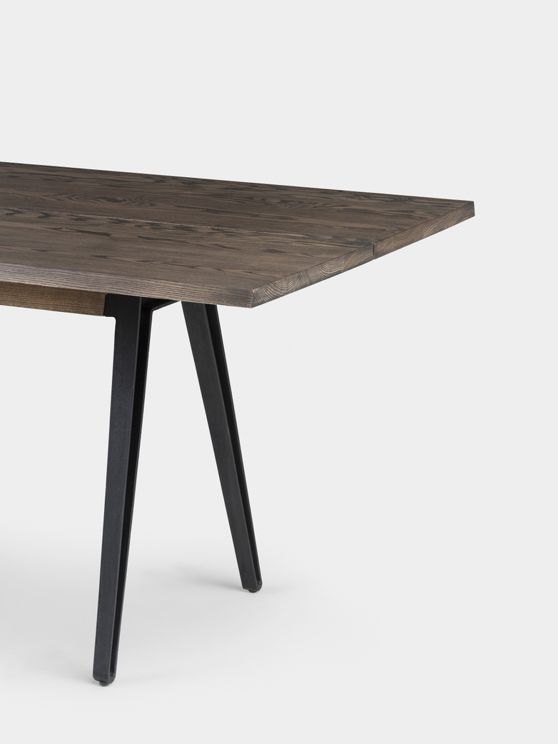 Black Oiled Ash - 320 cm