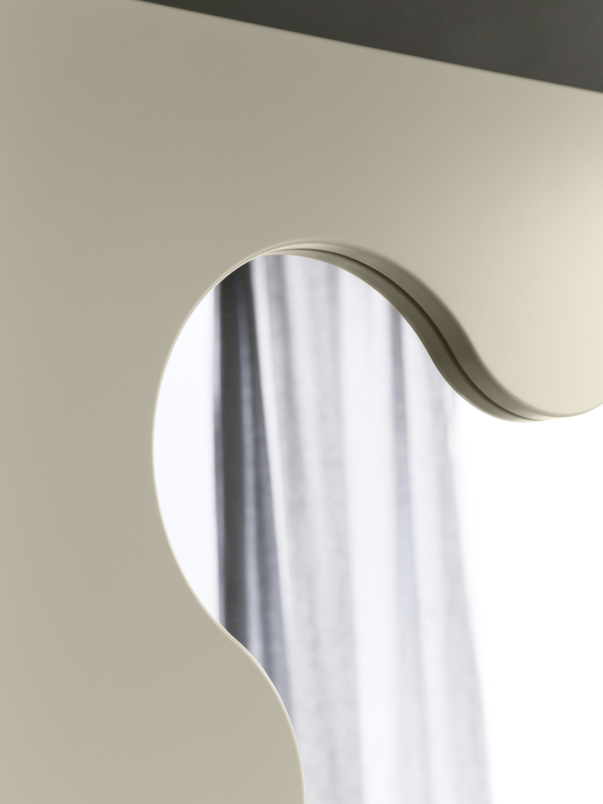 40404 3a701256c7 Curvy Mirror Cream 1 Portrait