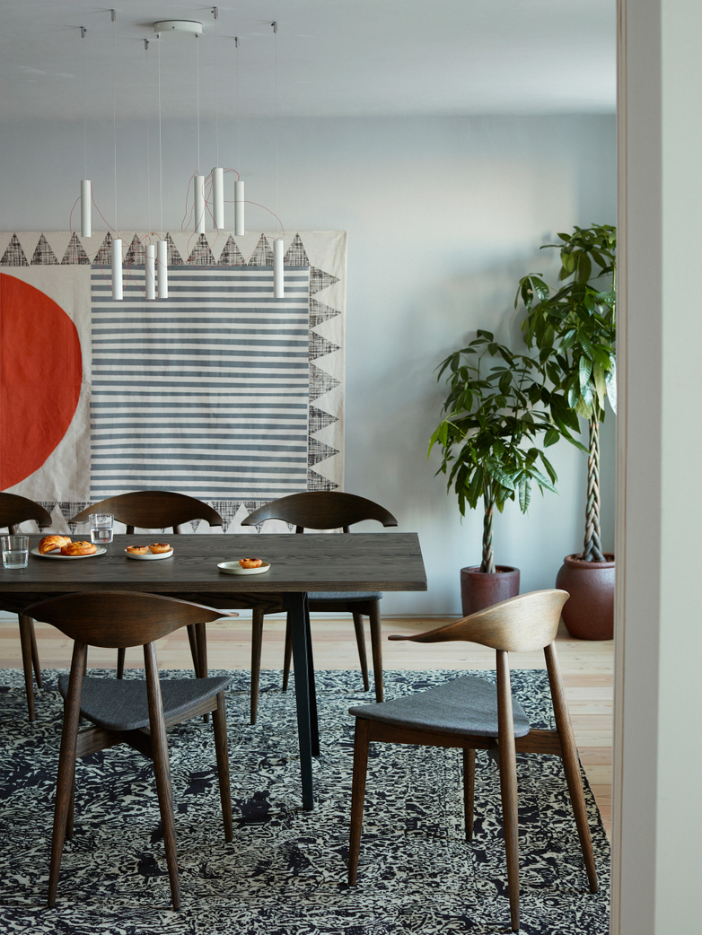 Welles Dining Table
