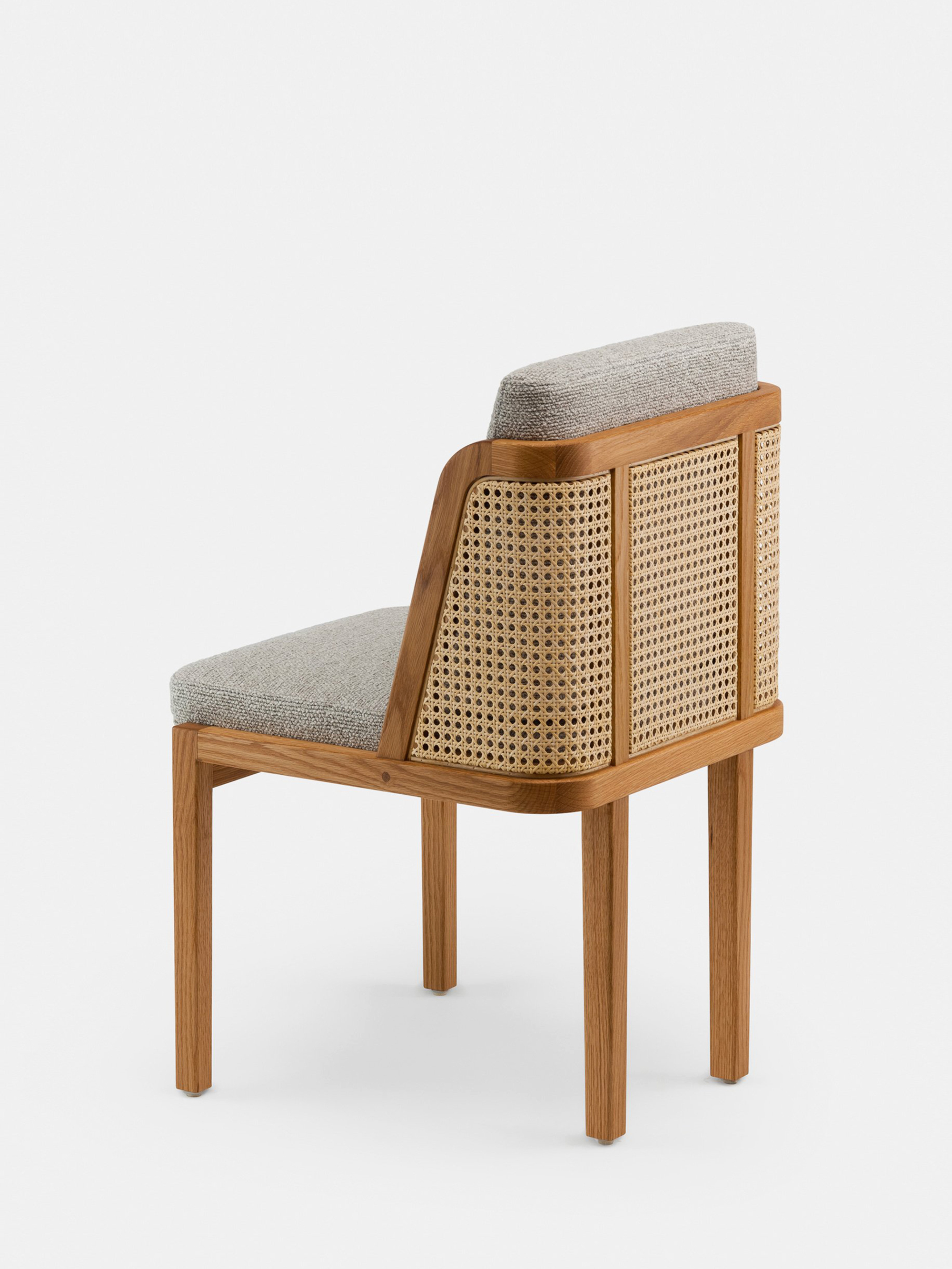 40595 676e8a9eb9 Throne Dining Chair With Rattan By Autoban For De La Espada In Danish Oiled Oak And Moss 005 Fabric Back Whitebkgrnd Zoom Portrait