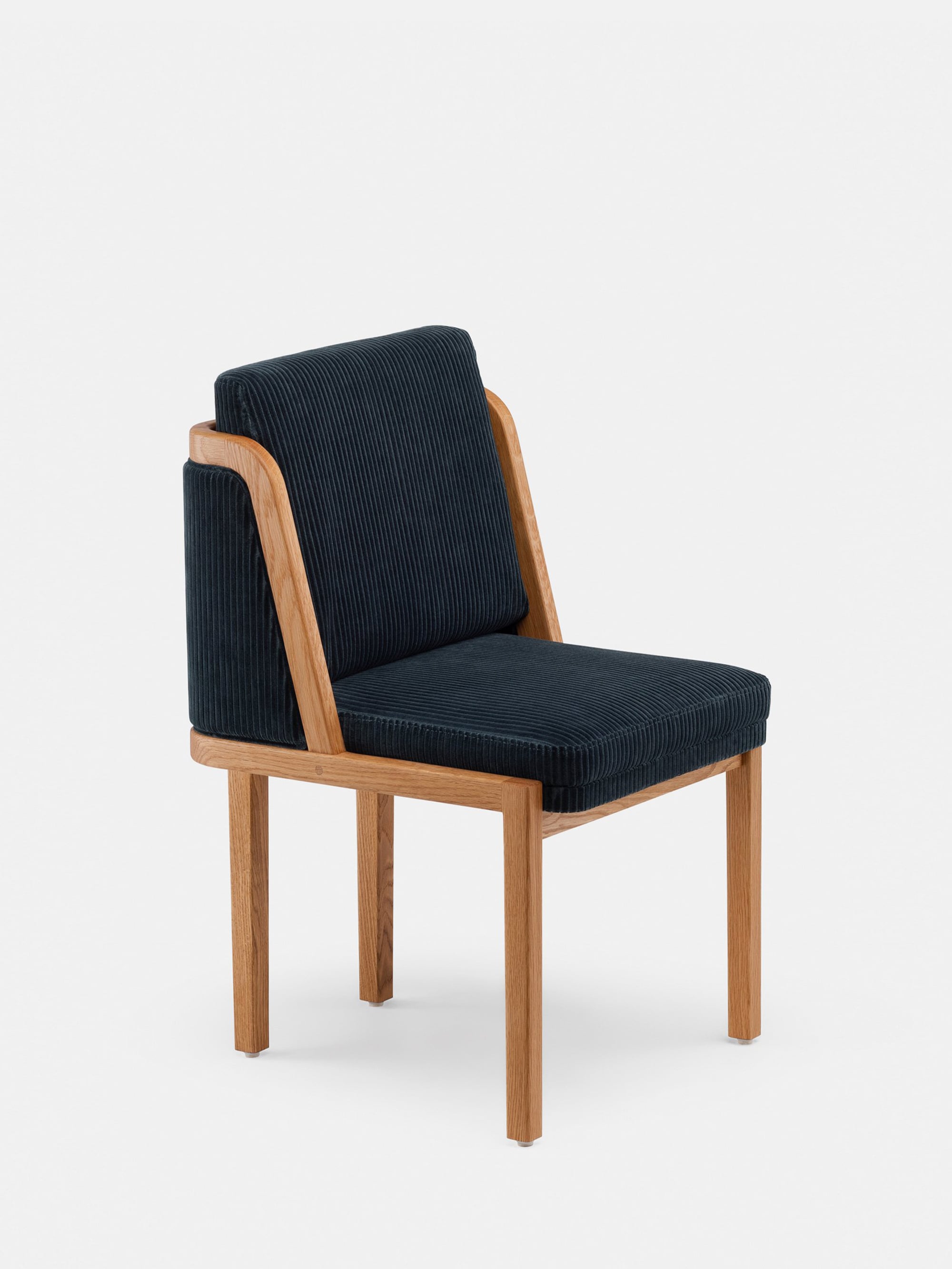 40596 658ab14453 Throne Dining Chair With Upholstery By Autoban For De La Espada In Danish Oiled Oak And Phlox 883 Whitebkgrnd Zoom Portrait