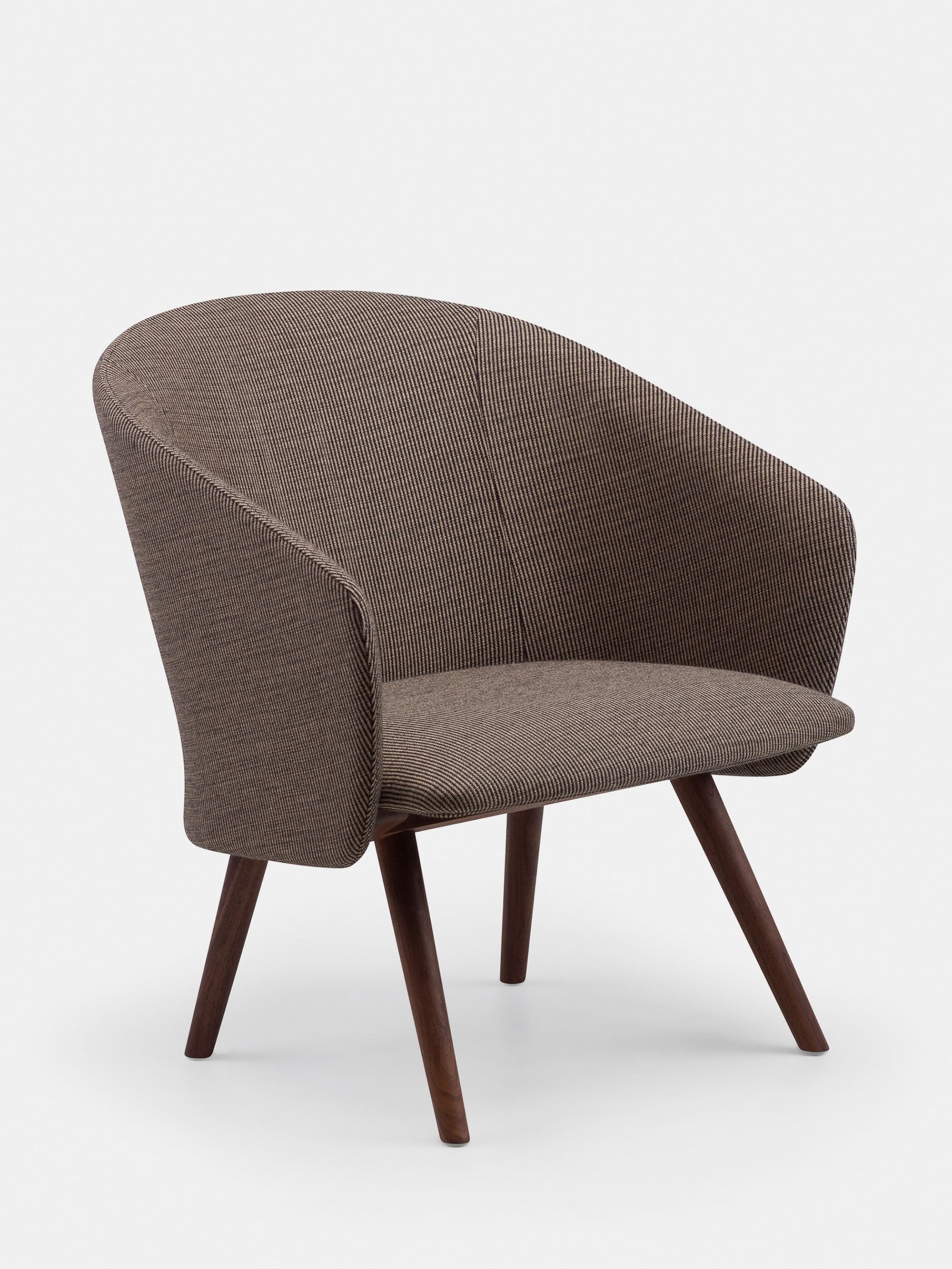 40609 E1e522c577 40609 C6fed6c1d0 407 Saia Lounge Chair By Matthew Hilton In Danish Oiled Walnut And Fuse 351 Fabric Whitebkgrnd Zoom Portrait