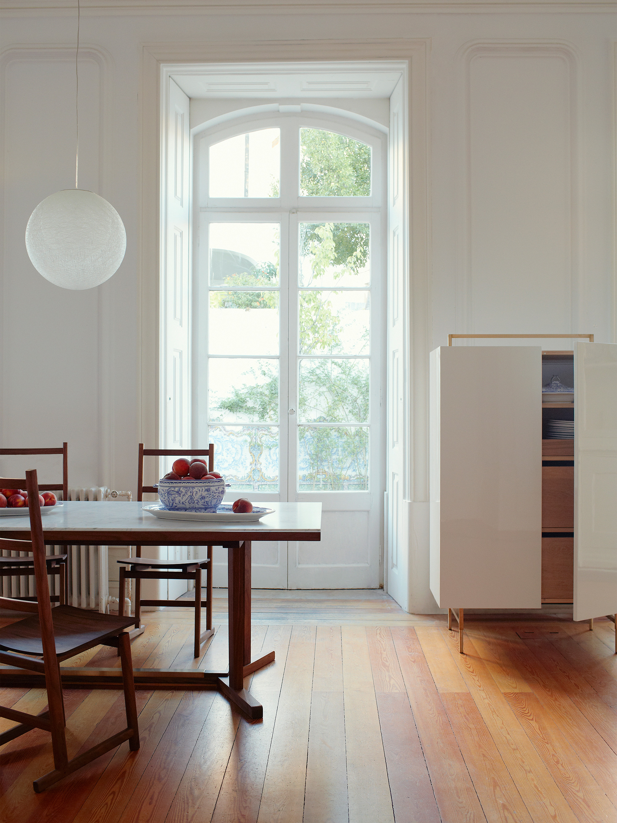 40612 09a3dfea70 Shaker Dining Table And Trunk Tall Cabinet By Neriandhu Lifestyle Photo By Yuki Sugiura Portrait Portrait