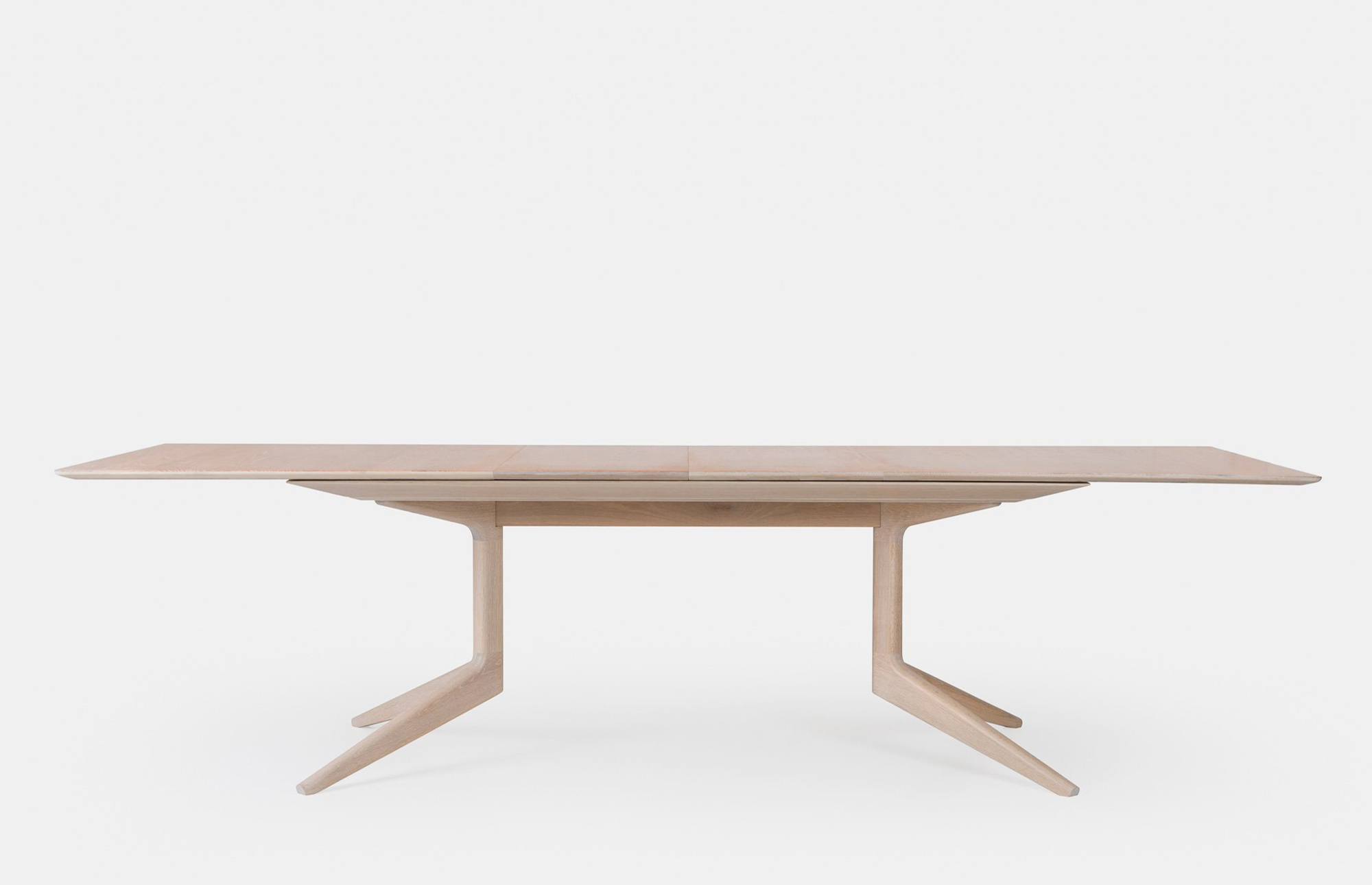 40619 A16f4b5089 40243 F81d5043fb 341e Light Extending Table By Matthew Hilton In White Oiled Oak Whitebkgrnd Zoom Portrait