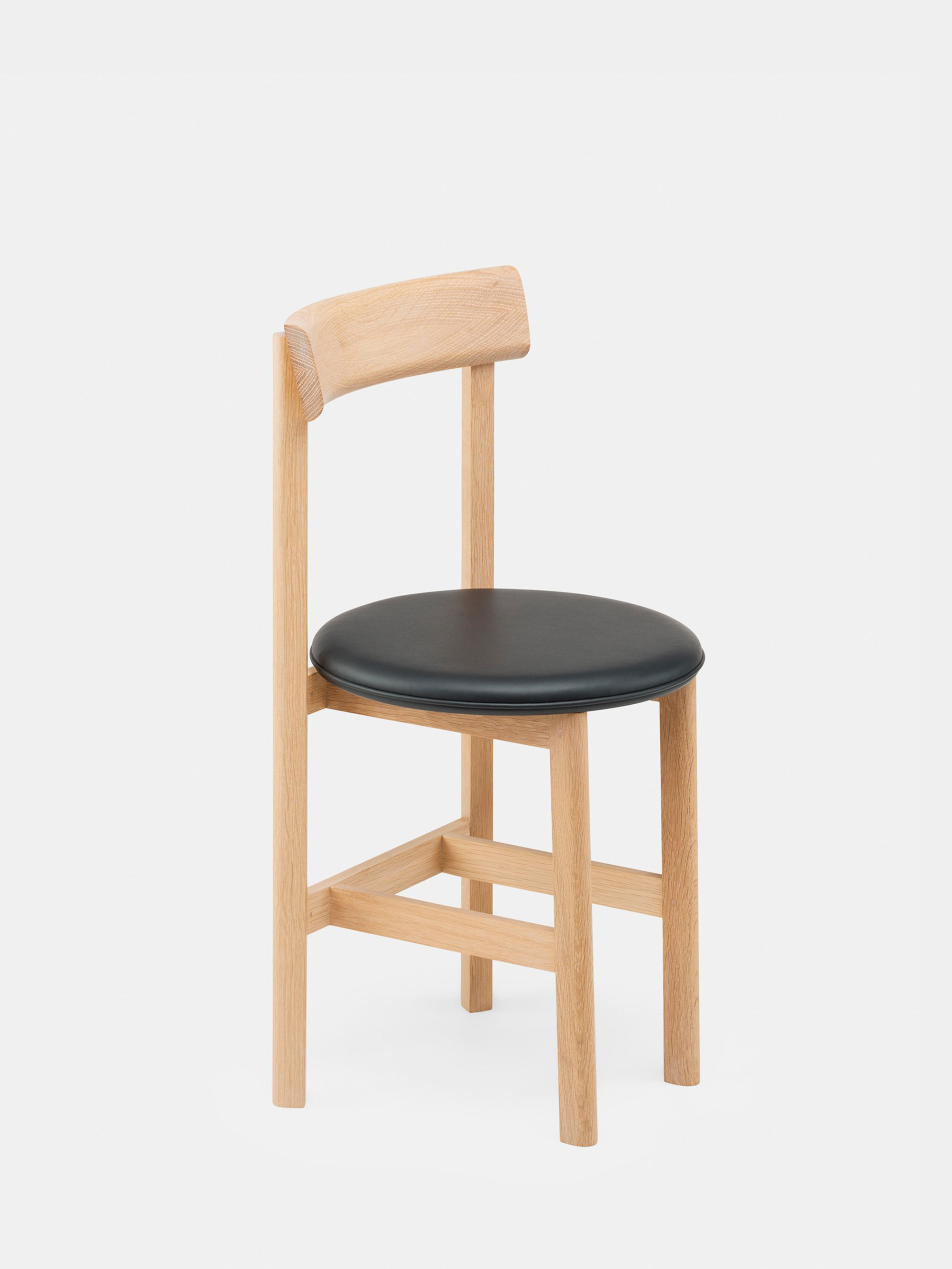 40638 7a86ce457e Petit 4 Chair By Neriandhu In White Oiled Oak And Black Leather Whitebkgrnd Zoom Portrait