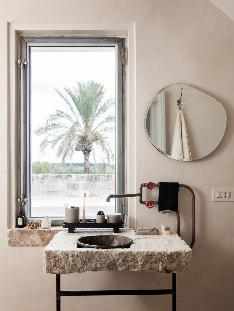 Pond Mirror - Dark Chrome - Small