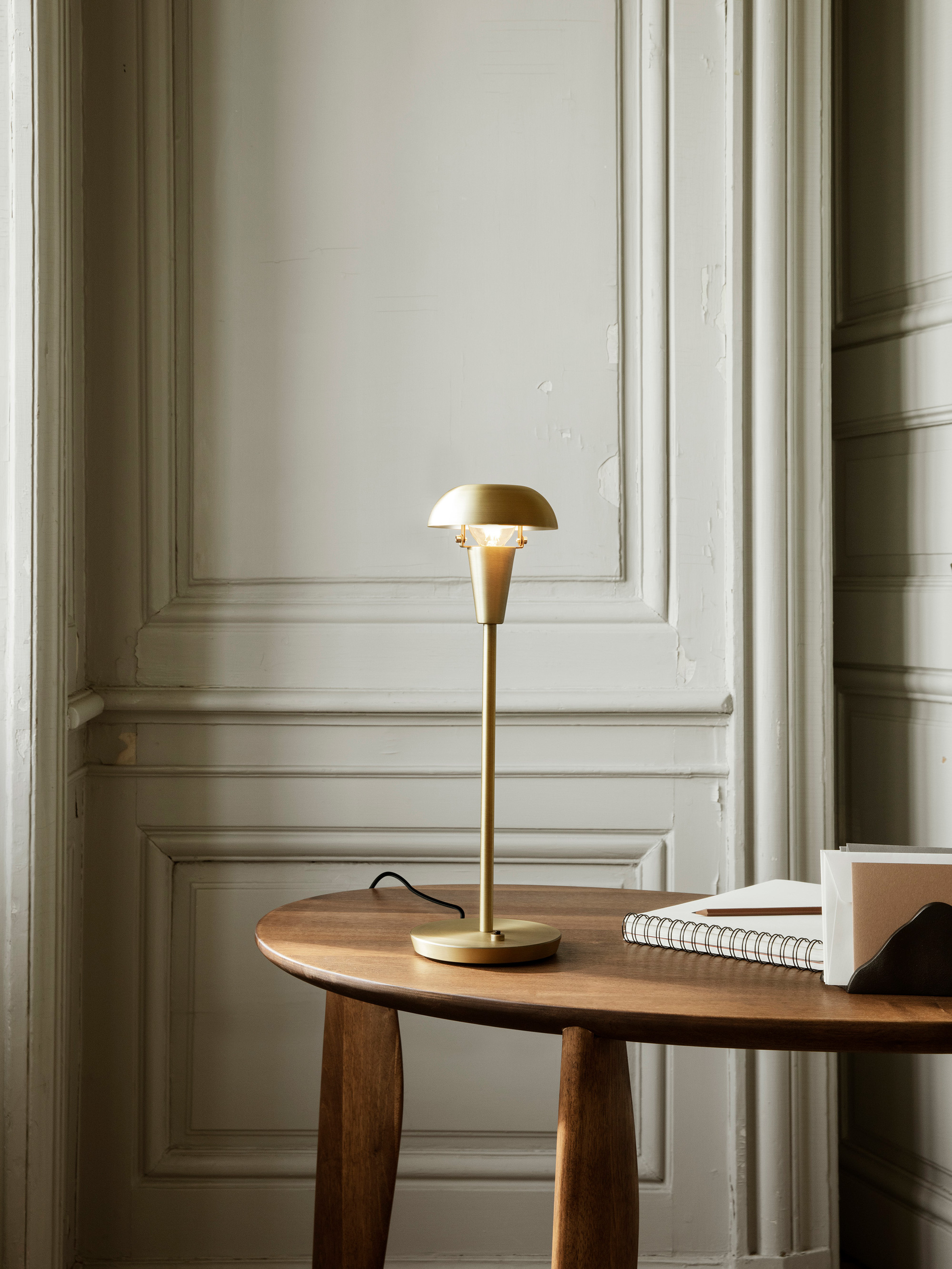 40666 E10fefc490 Fermliving Aw21 Fevedeskwalnut Tinytablelampbrass Image Portrait