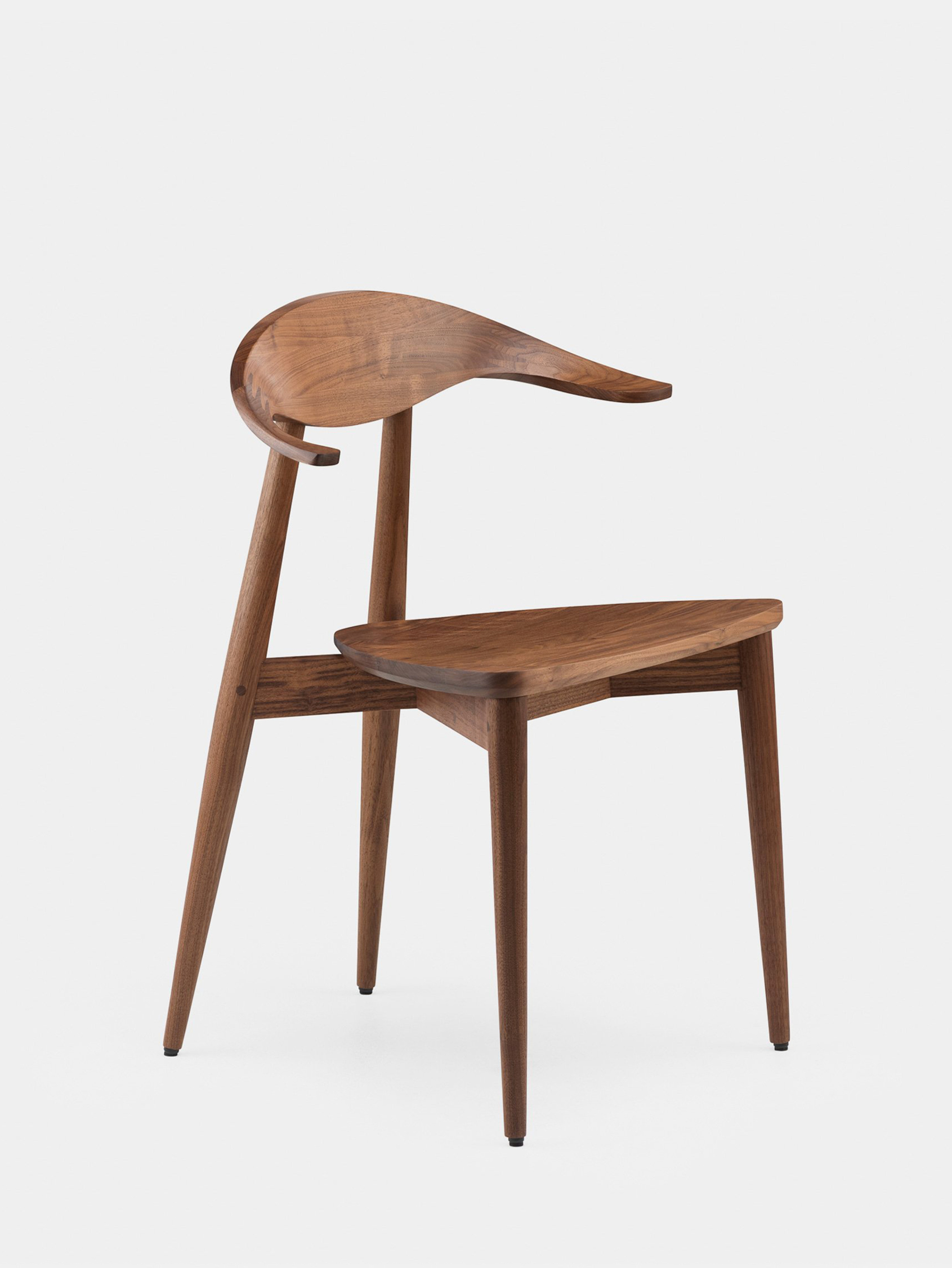 40737 8289b49106 Manta Dining Chair By Matthew Hilton In Solid Danish Oiled Walnut Whitebkgrnd Zoom Portrait