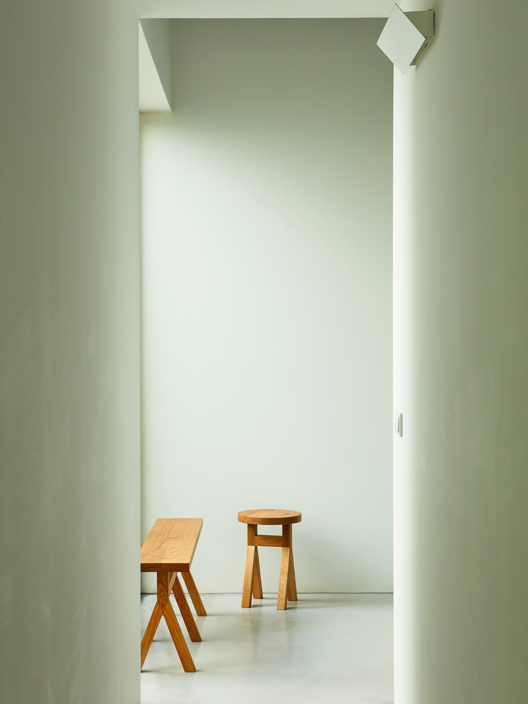 40801 19348dbc88 Commune Bench And Stool By Neriandhu Photo By Yuki Sugiura 1 Mr Portrait