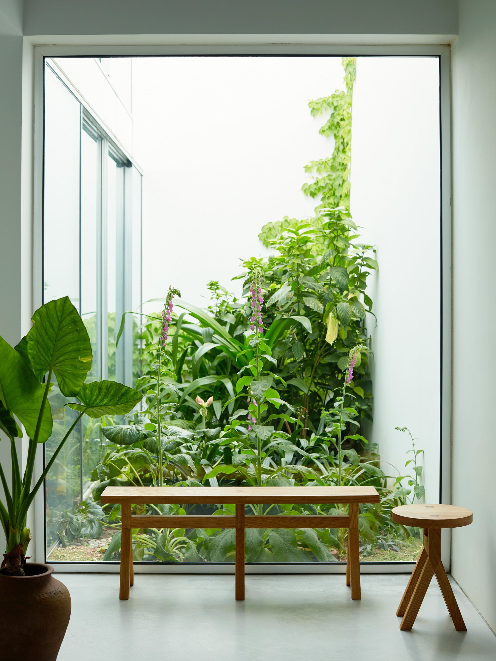 40801 2595695a30 Commune Bench And Stool By Neriandhu Photo By Yuki Sugiura 2 Mr Portrait