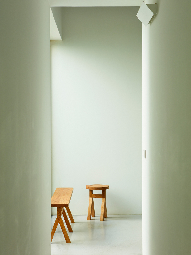 Commune Stool