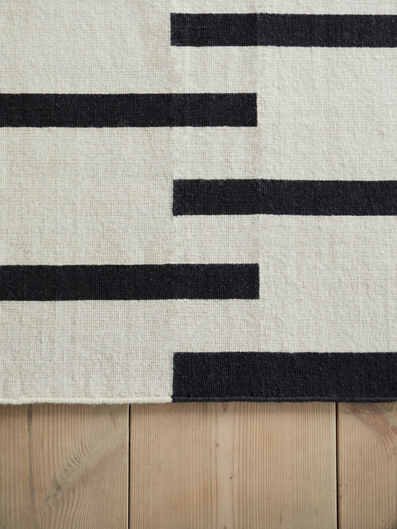 Tiger Cream/Black 170x240