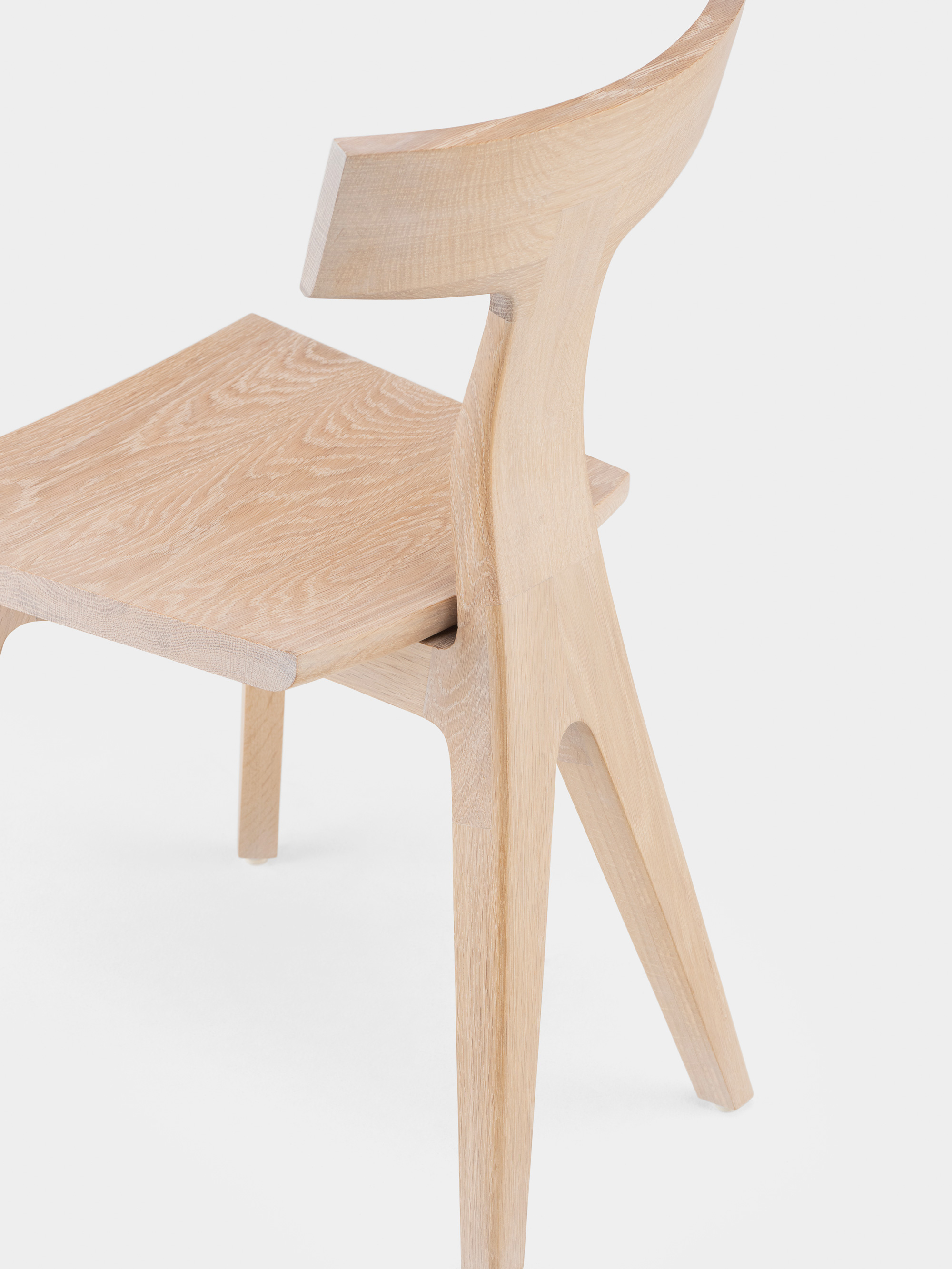 41079 1ea5de73d3 344 Fin Dining Chair By Matthew Hilton In White Oiled Oak Detail1 Whitebkgrnd Portrait