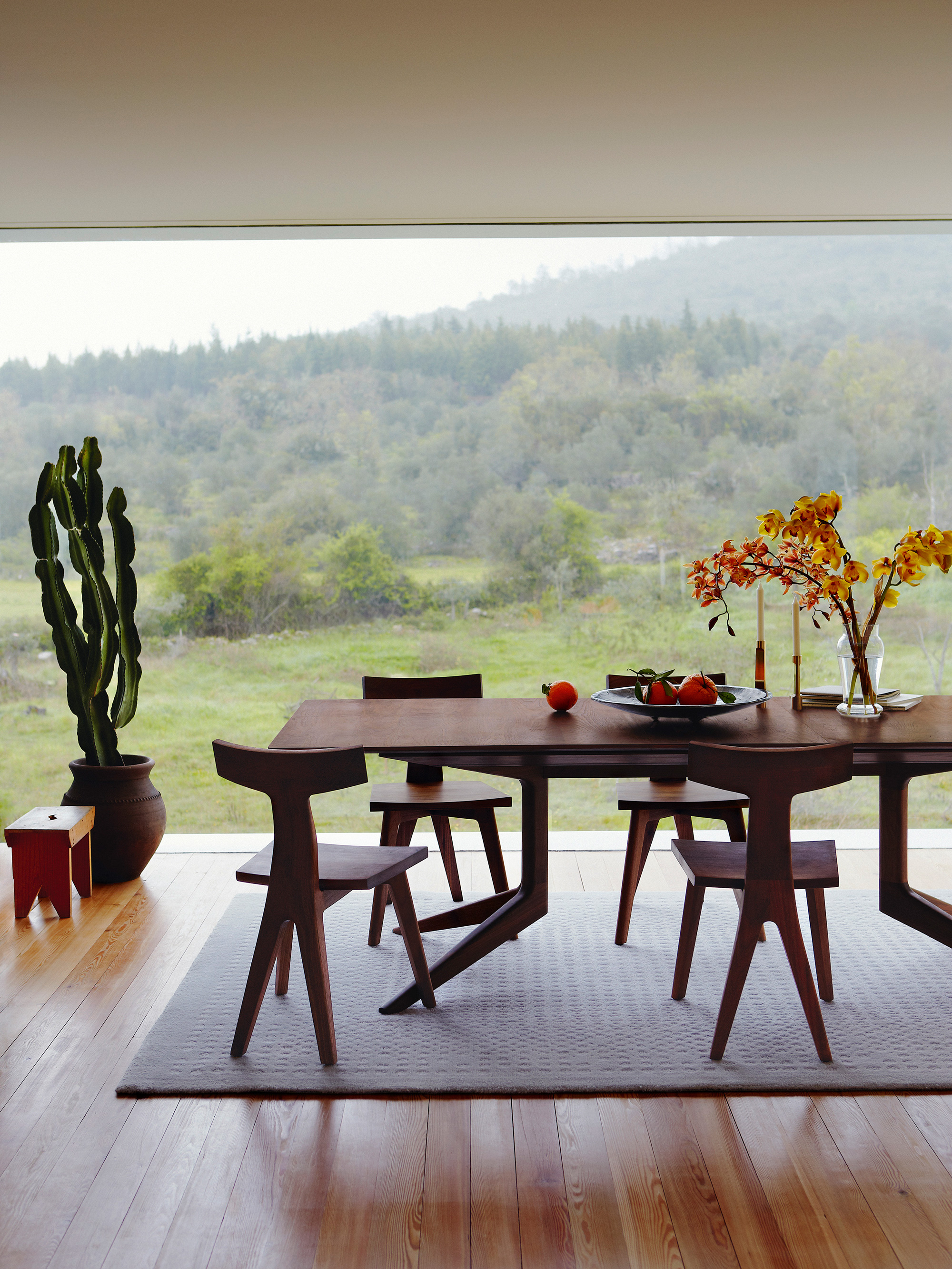 41079 8fd5f35fcd Light Extending Table And Fin Chair By Matthew Hilton Photo By Yuki Sugiura Portrait