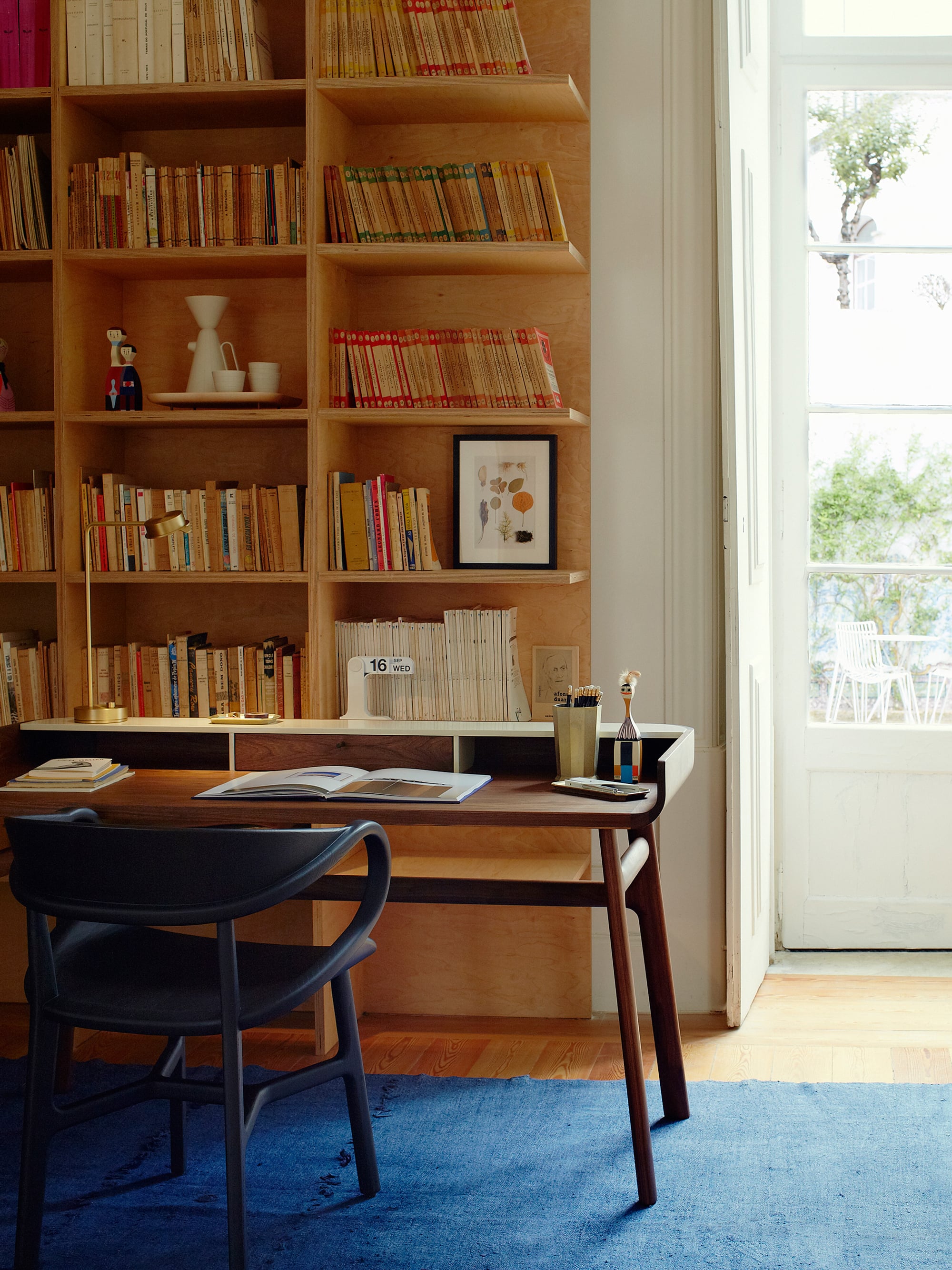 41085 E265538fb2 Harold Desk And Vivien Chair By Nichetto Photo By Yuki Sugiura Landscape Portrait