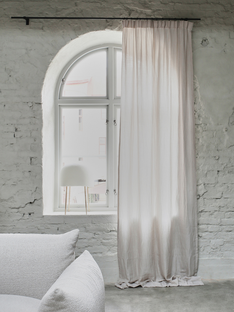 Astrid Paolo Curtain