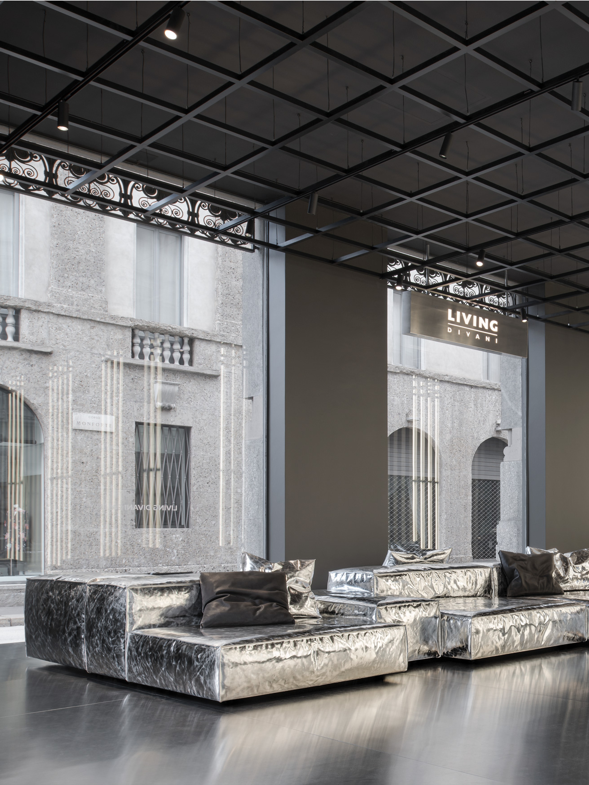 42359 47830aa511 Living Divani Gallery Milano 04 Portrait