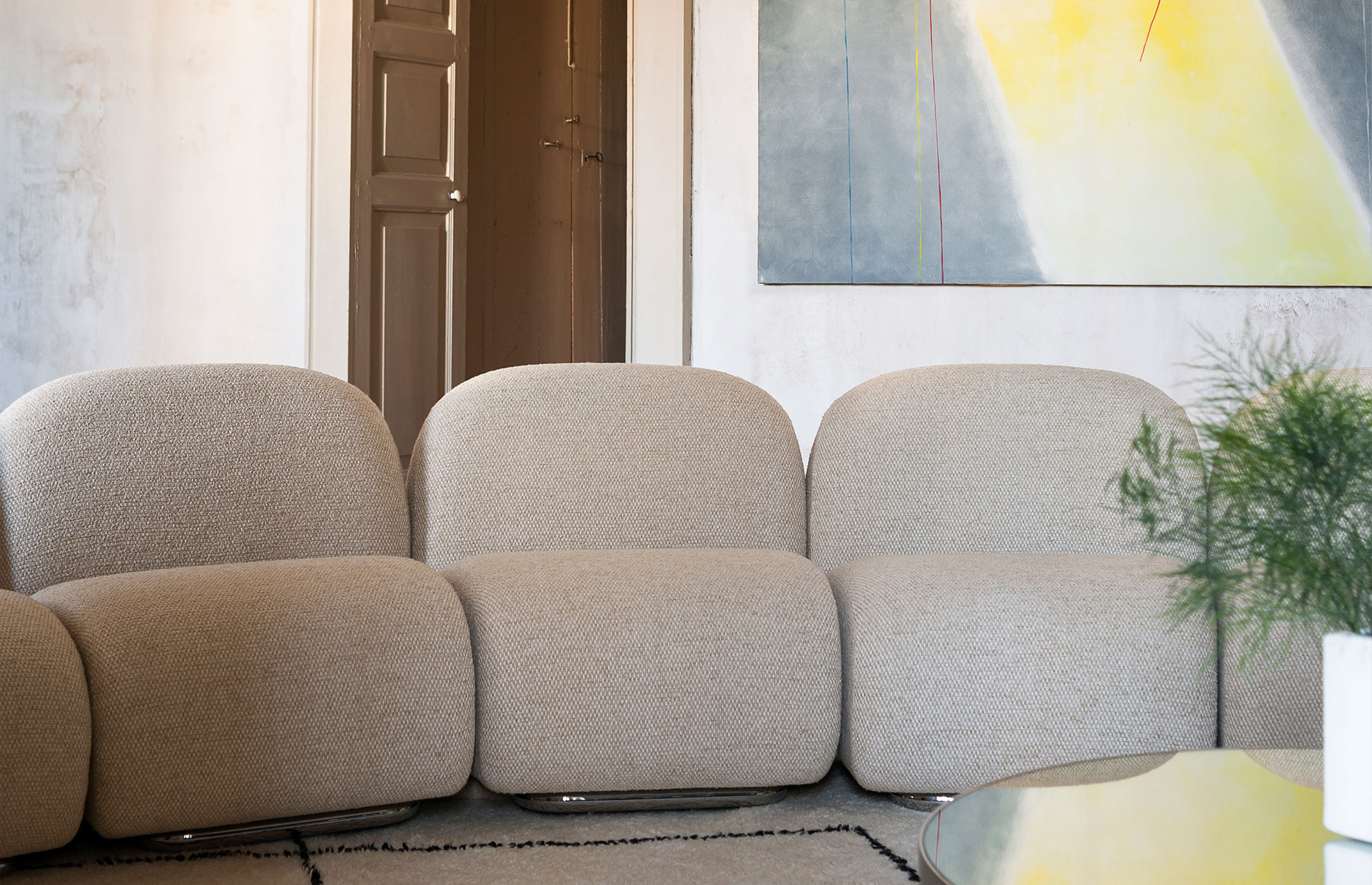 44493 8bca587f11 Victoria Sofa 1 Portrait