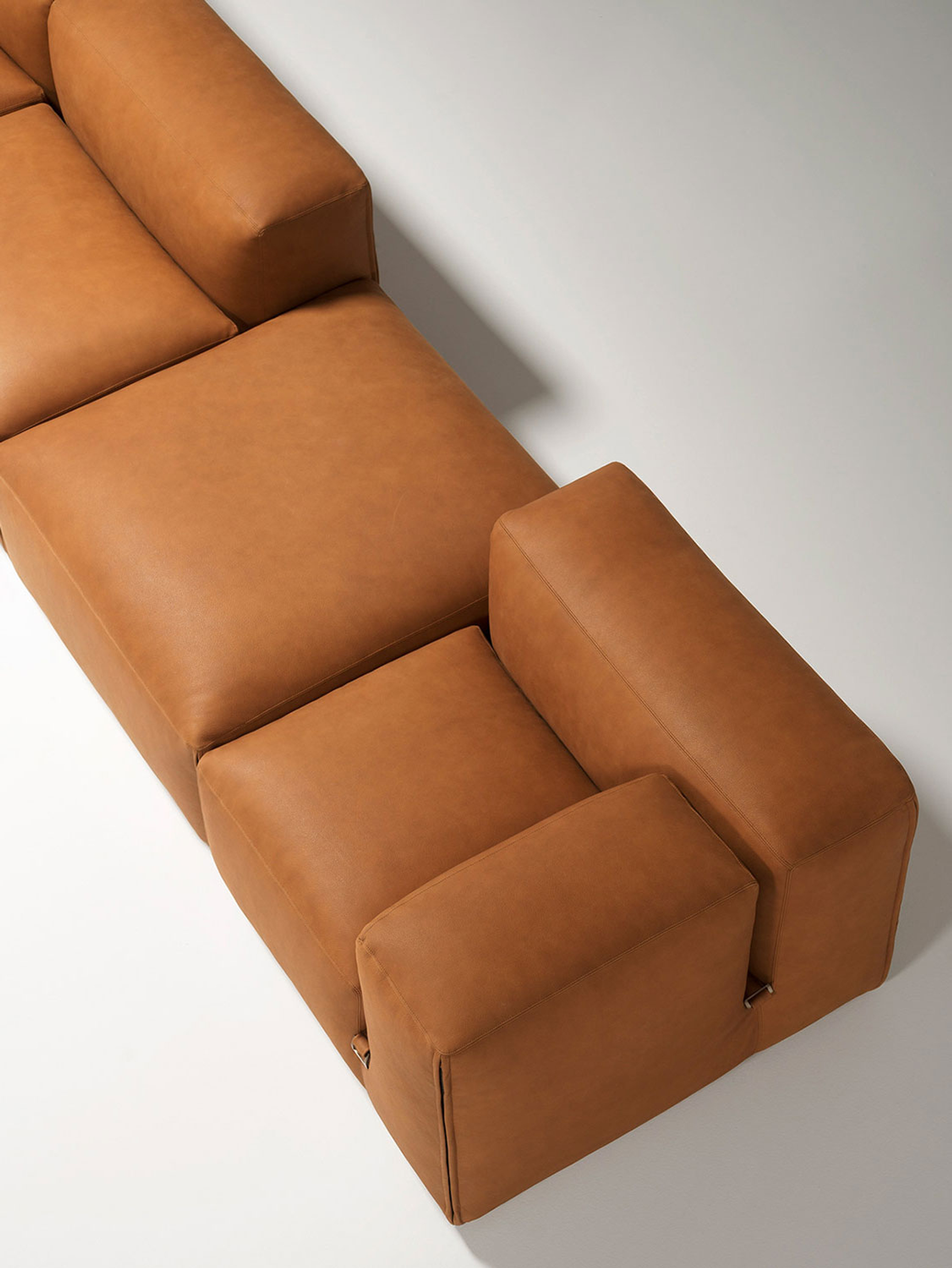 46870 252c468bb7 Tacchini Le Mura 4 Portrait