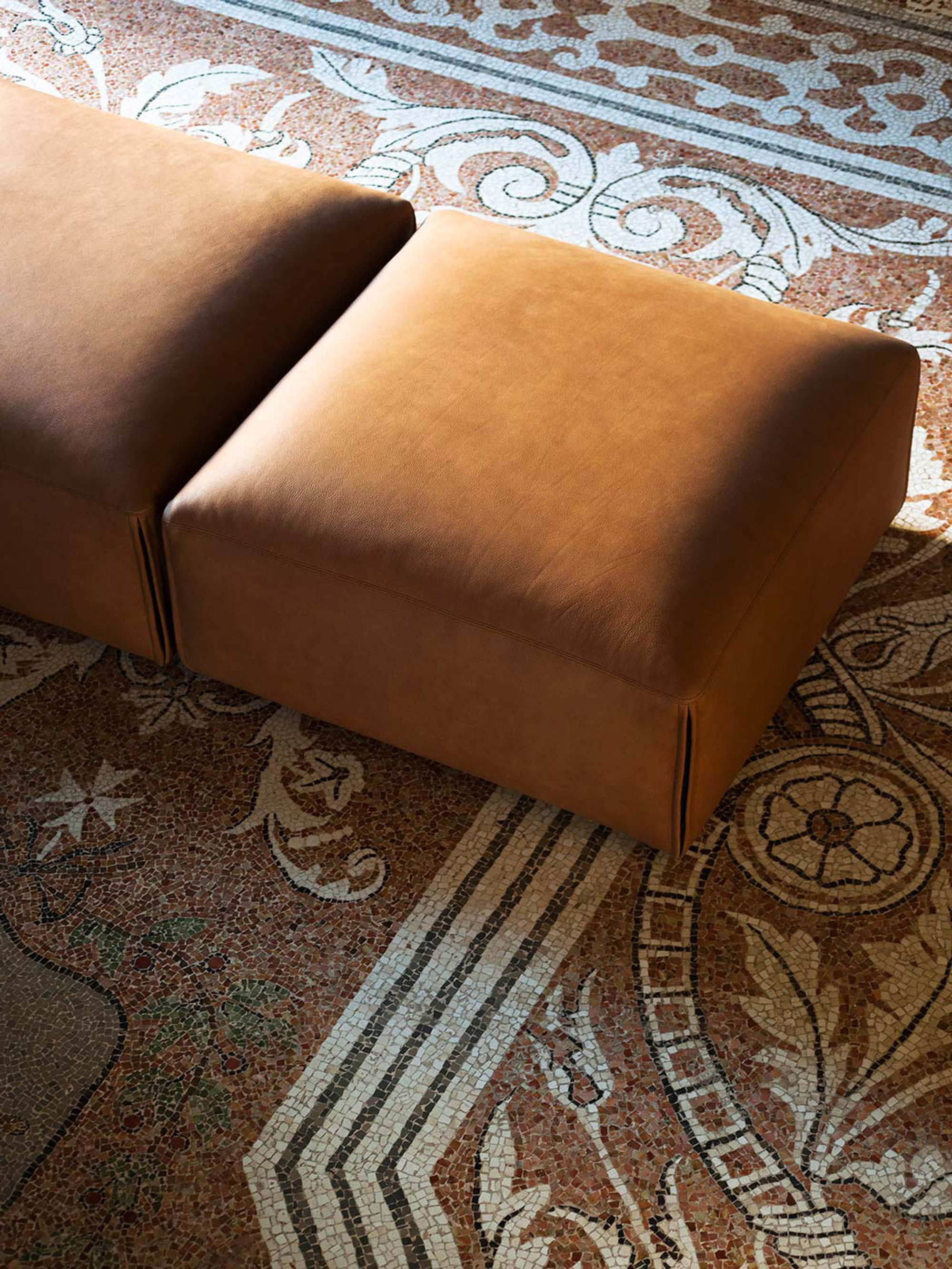 46870 784e4b1e8b Tacchini Lemura Pouf Portrait