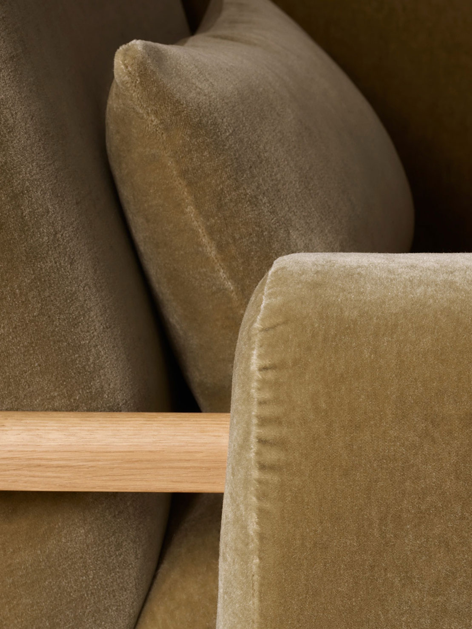 46975 E8fb8b3720 Scp Bruno Armchair Ilse Crawford Detail Portrait