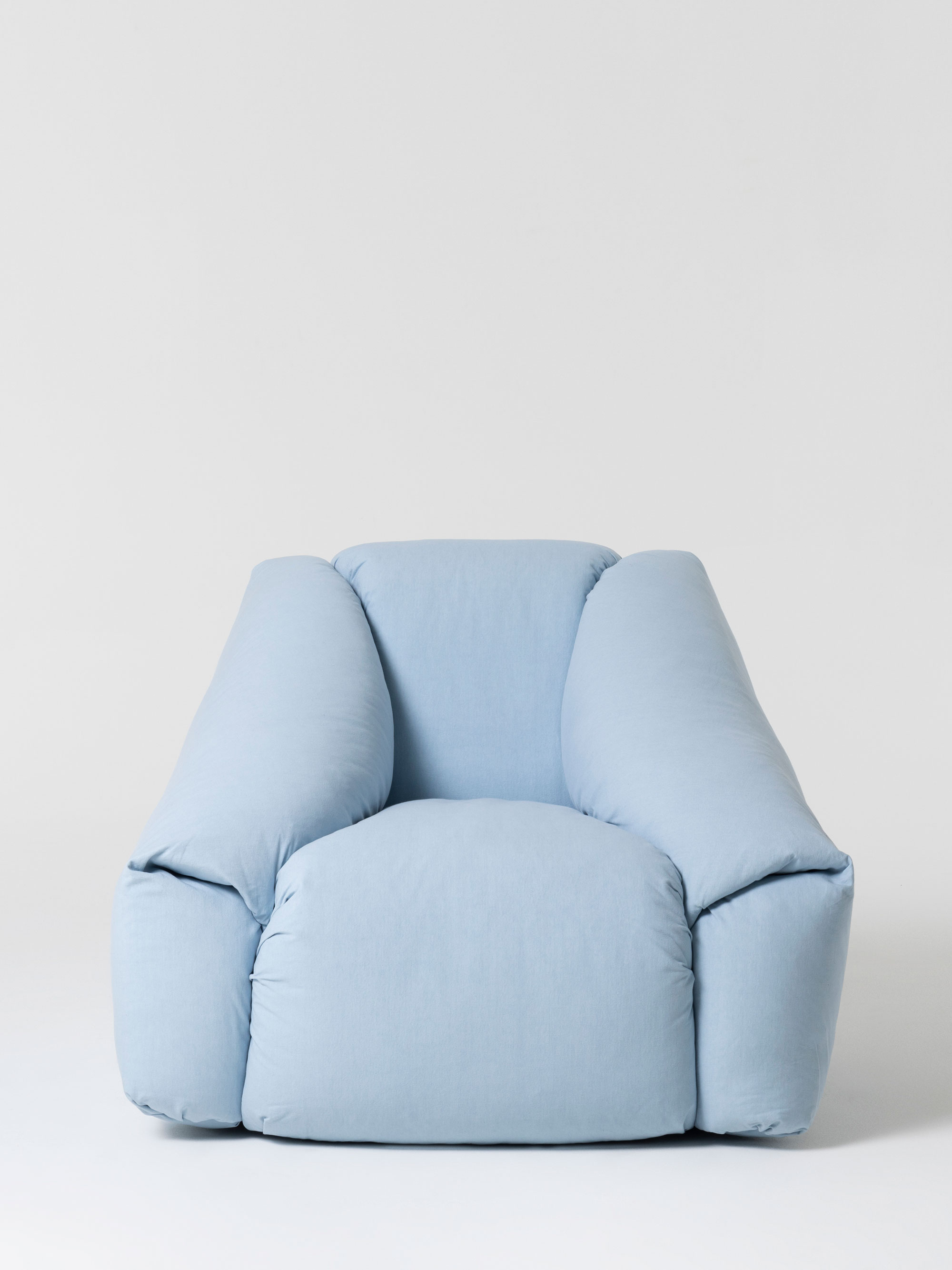 47003 1f10575b12 Puffer Armchair Lightblue Front Portrait