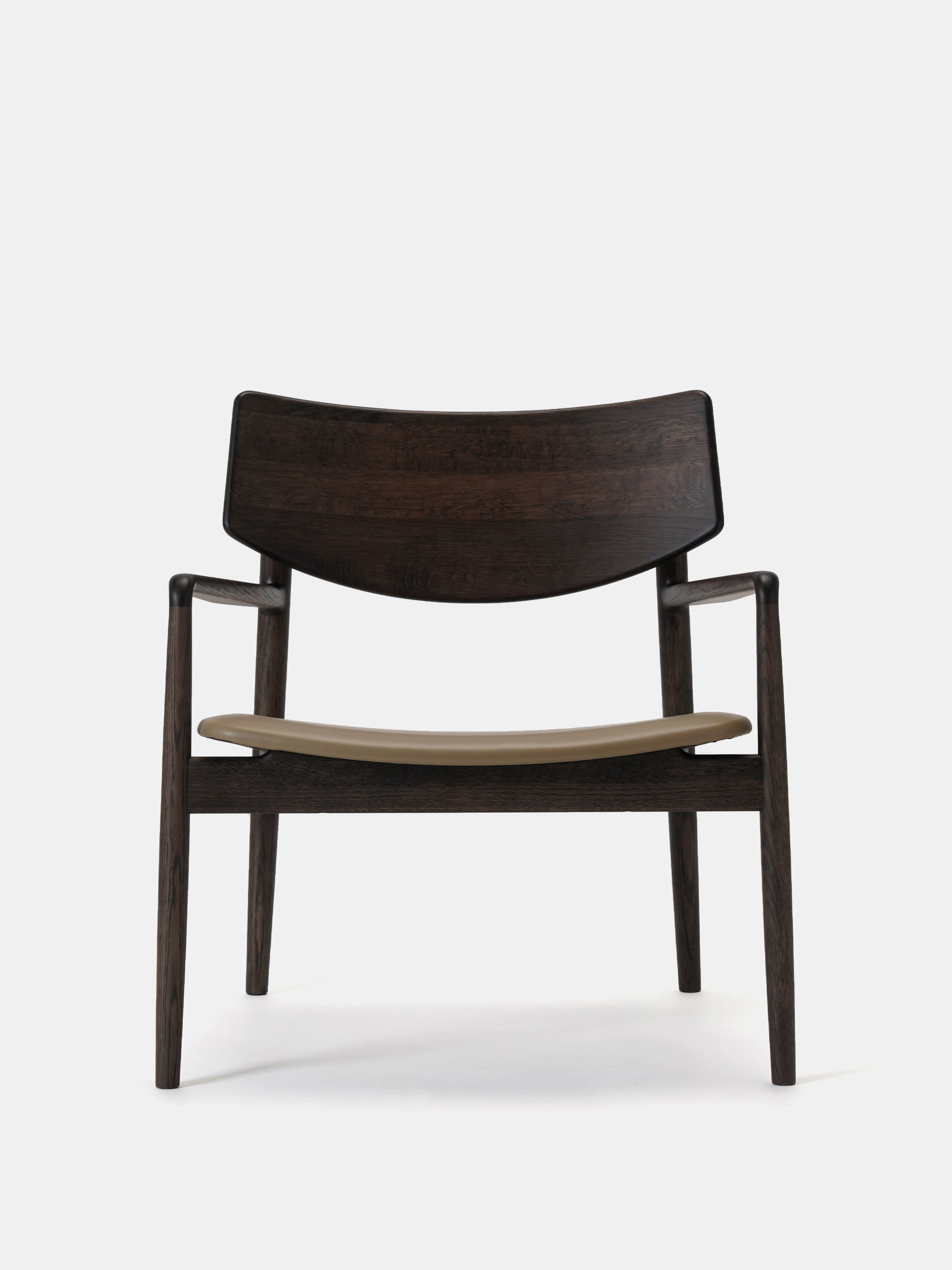 50548 90d58130e8 A Lc01 Lounge Chair Smoked Oak Front Portrait