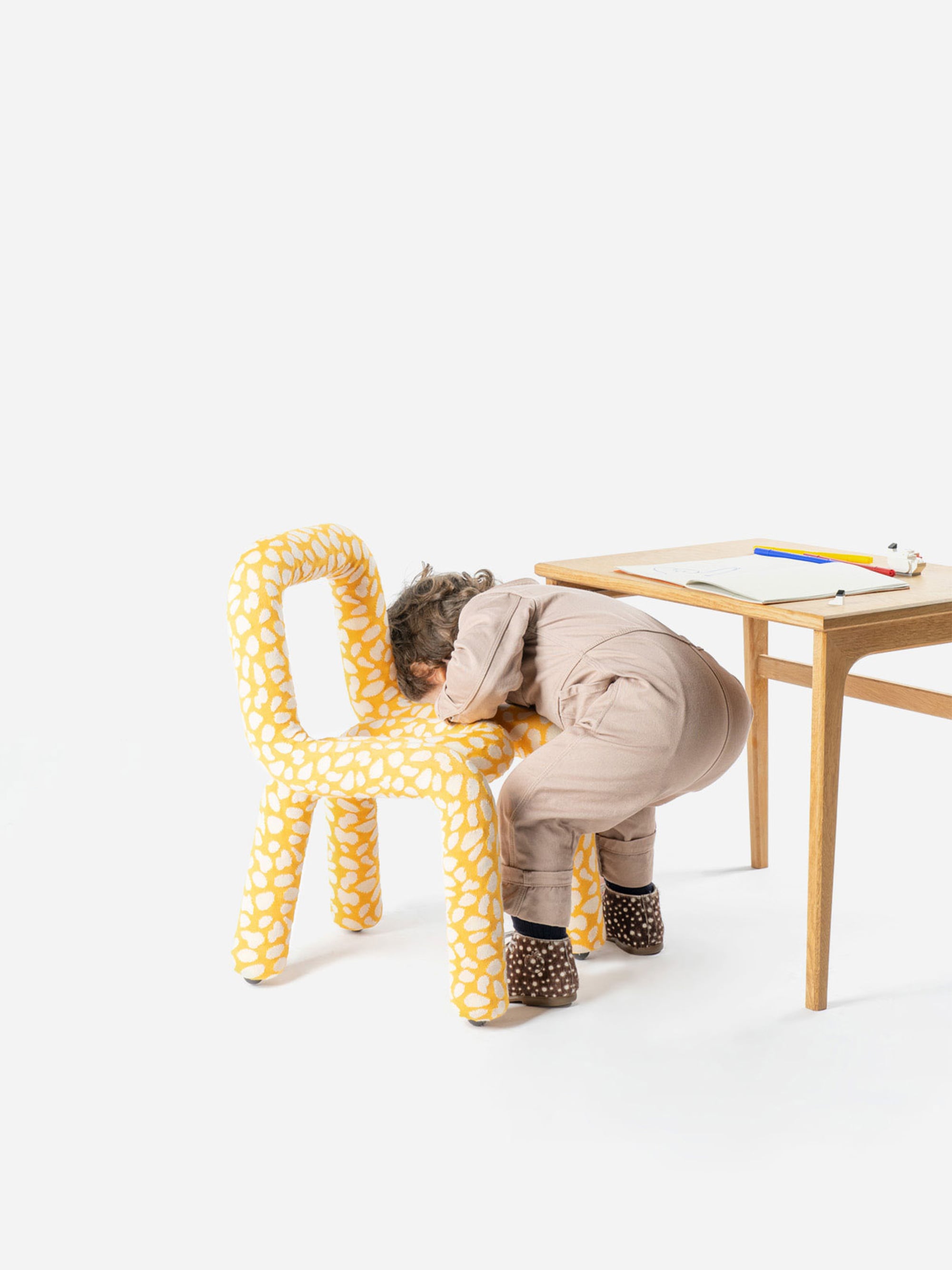 51287 F222651d65 Moustache Mini Bold Kids Chair Giraffe 6 Portrait