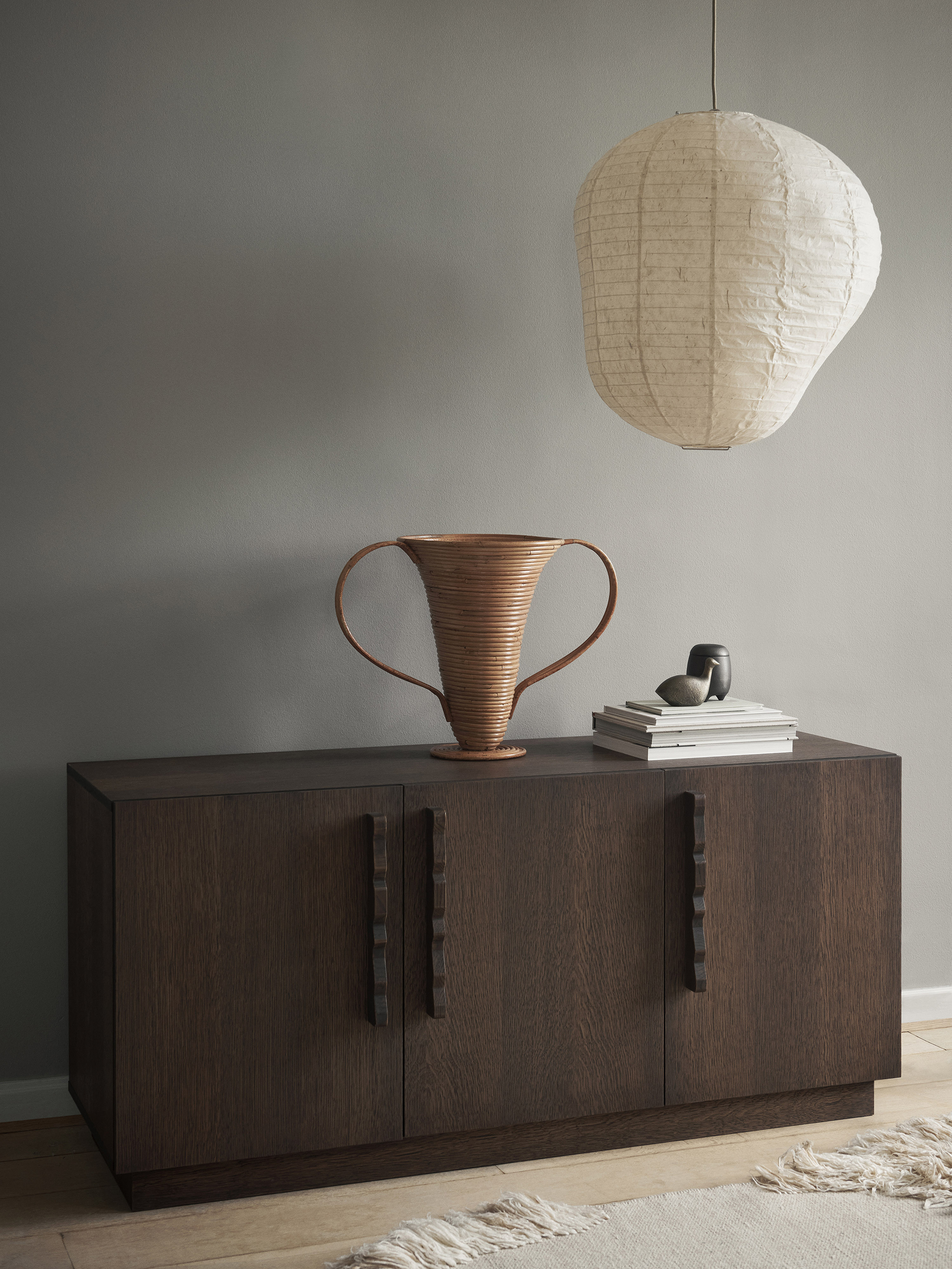 51471 A8a7190447 Fermliving Aw23 Undasideboard 1104268382 Amphoravase 1104267462 Kurbislampshade 1104268211 01 Portrait