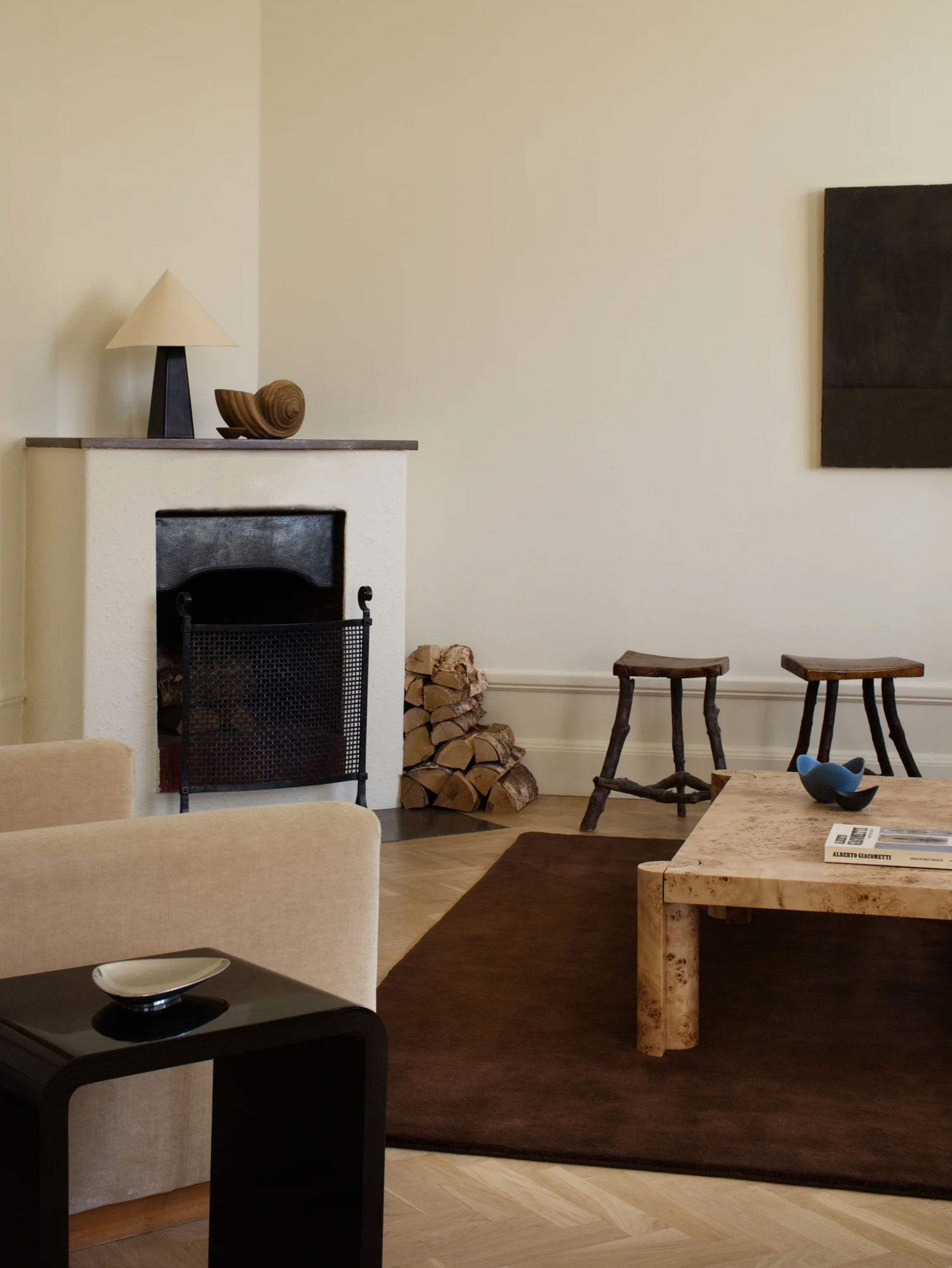 51685 9795012487 Grand Rug Walnut Context Portrait