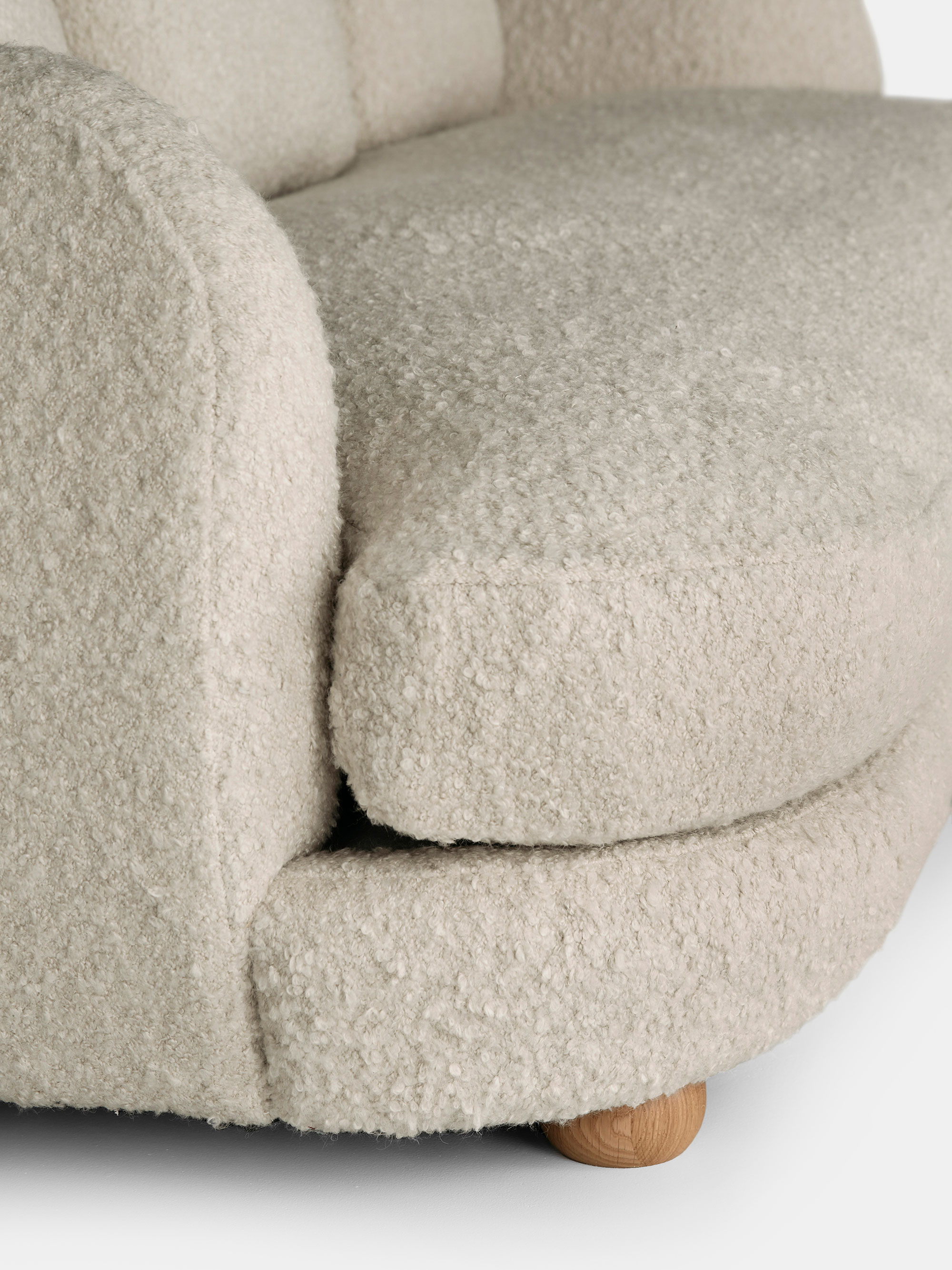 53297 7b323fec13 Mamma Sofa 5 Portrait