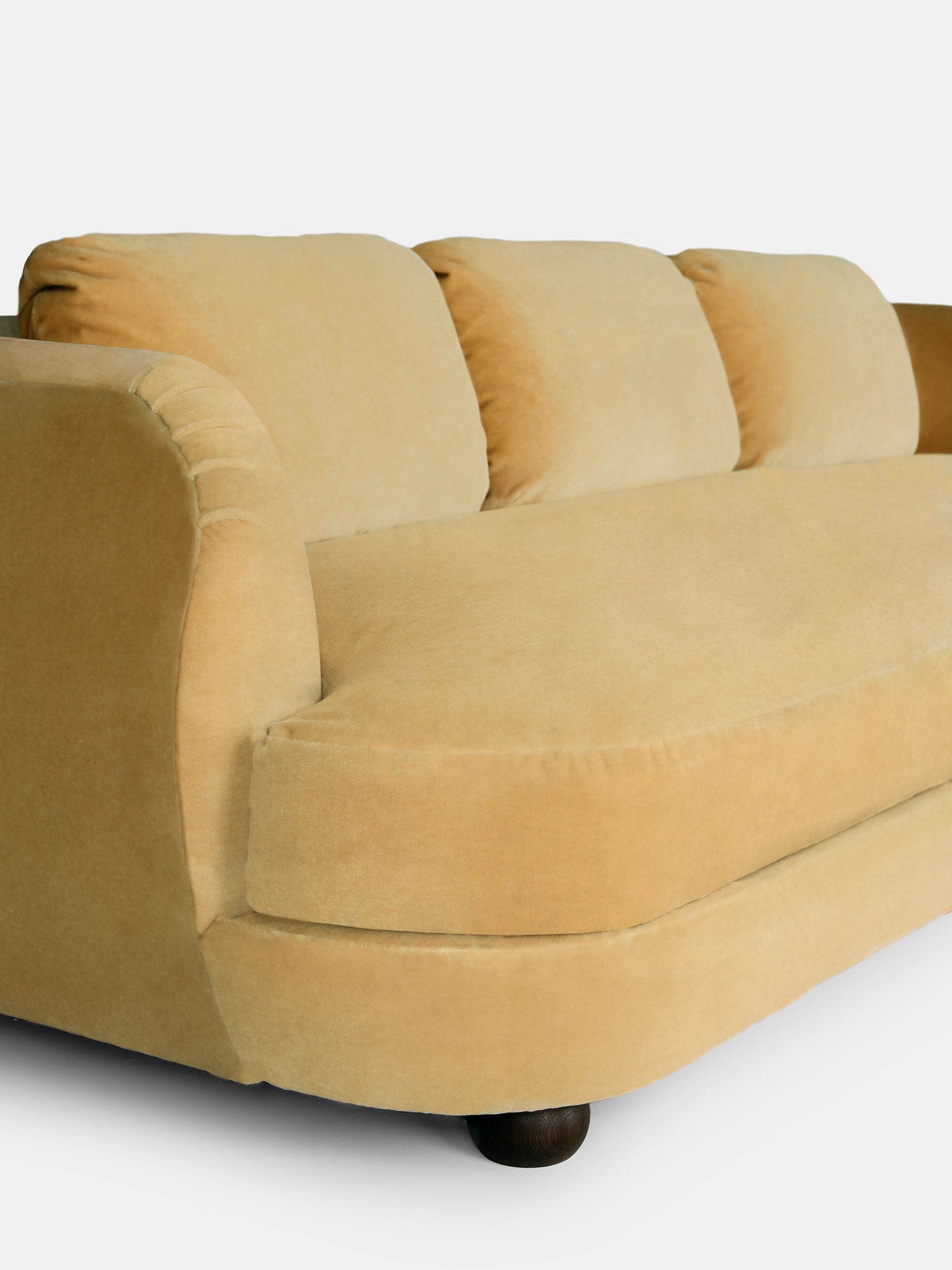 53298 E1588ff944 Mamma Sofa 11 Portrait