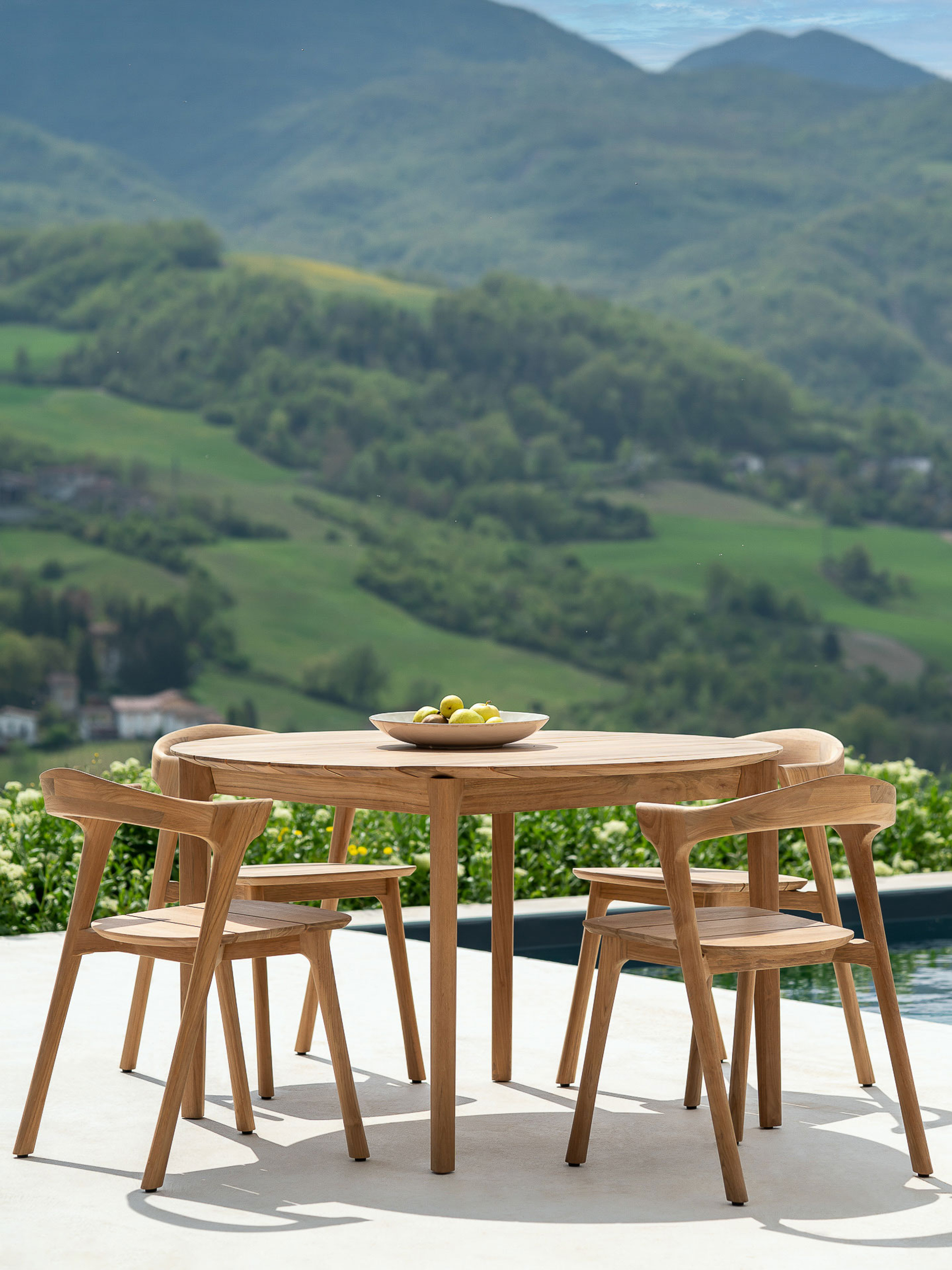 53309 E5853ea260 Bok Outdoor Dining Table Round Insitu Portrait
