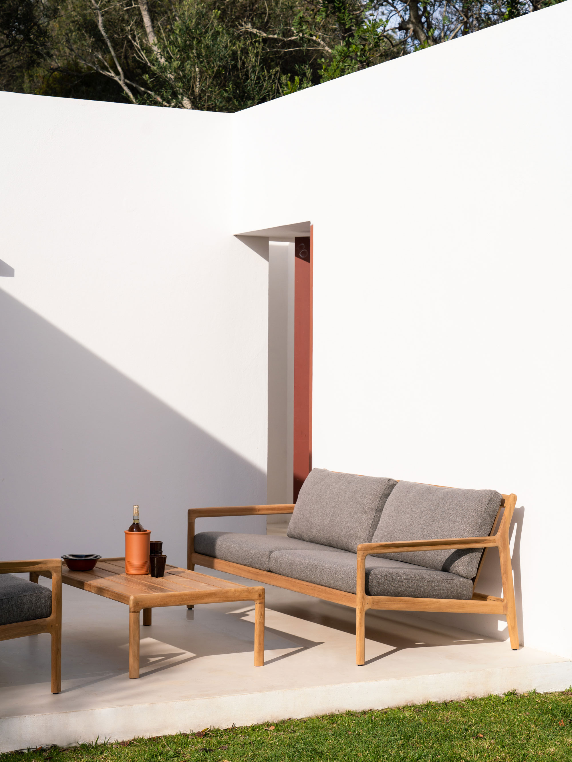 53598 20d1ca593b Jack Outdoor Sofa Teak Mocha Portrait