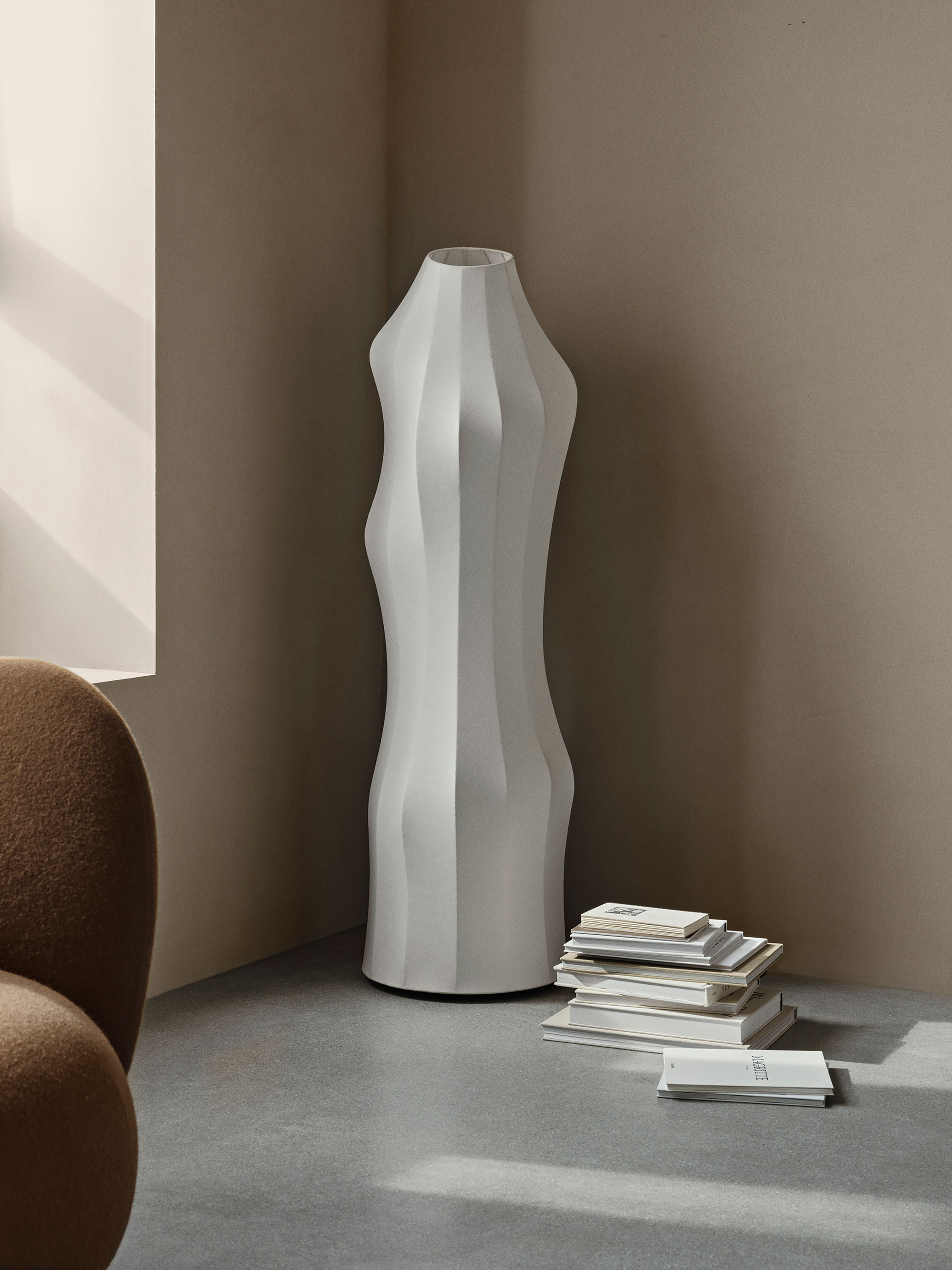 53912 C7f76bf18c Fermliving Ss24 Daefloorlamp White 1104269281 2 Portrait