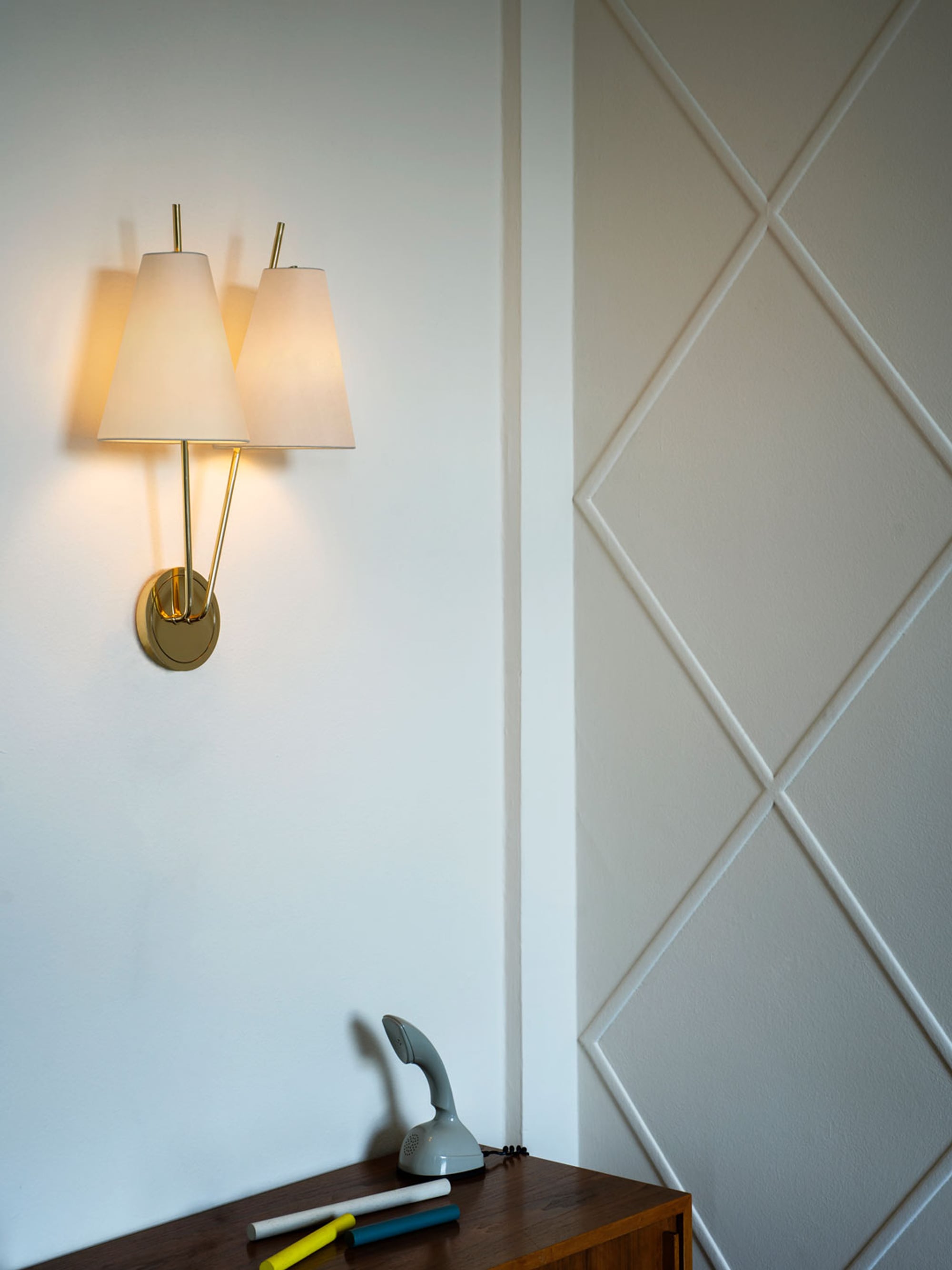 54200 A1c5349529 Kalmar W Zweig Wall Lamp Portrait